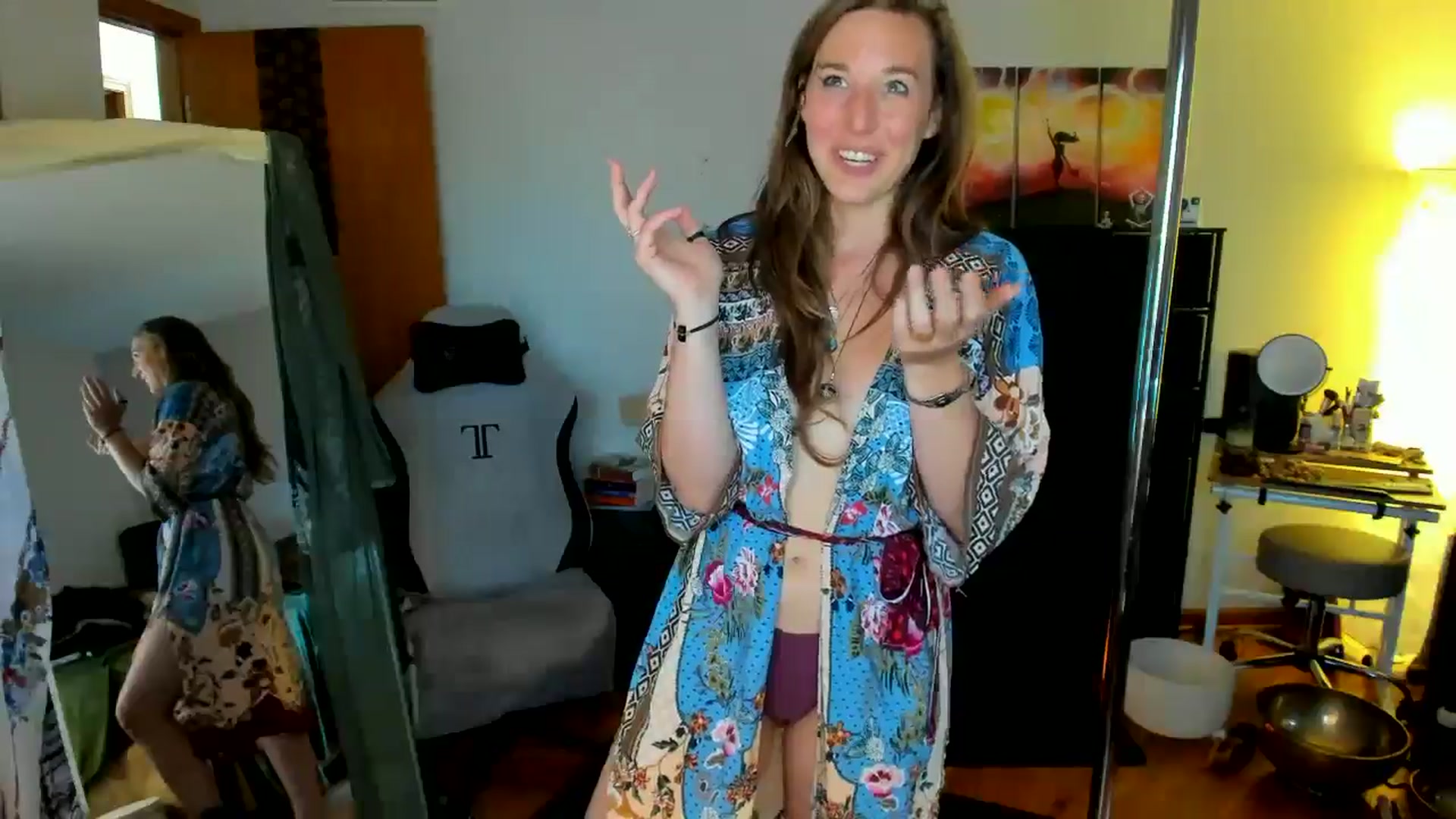 Gallery image thumbnail from She_is_Sam's myfreecams stream on, 07/19/2024, 16:31 image 7 of 20