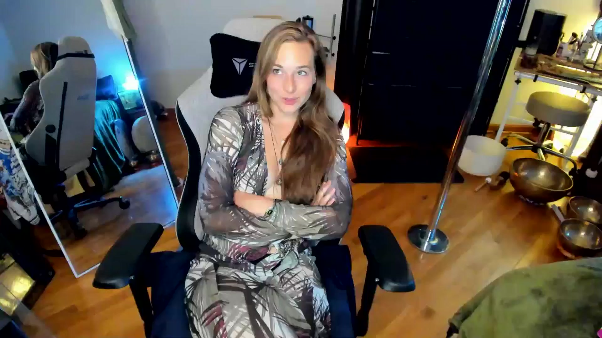 Gallery image thumbnail from She_is_Sam's myfreecams stream on, 07/20/2024, 03:38 image 18 of 20