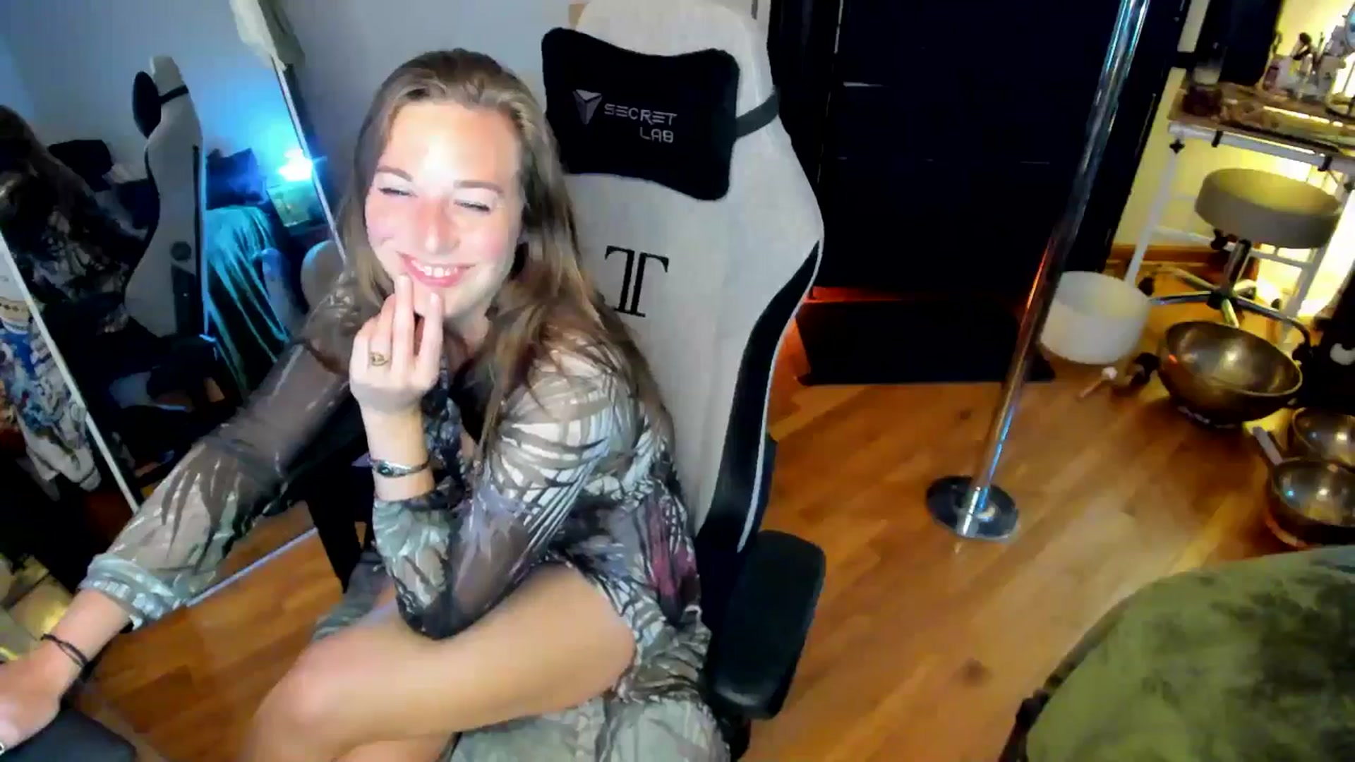 Gallery image thumbnail from She_is_Sam's myfreecams stream on, 07/20/2024, 03:38 image 8 of 20