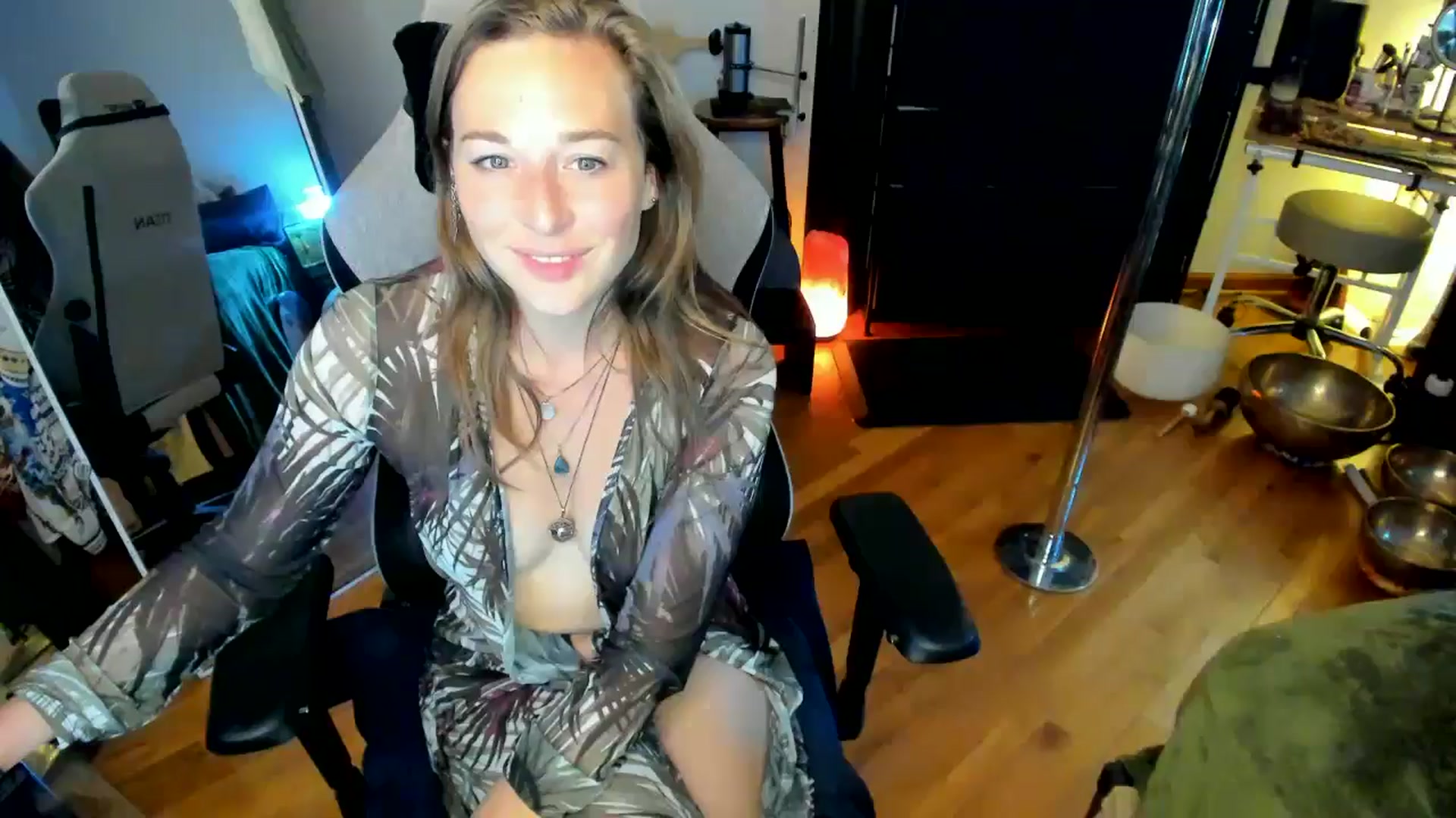 Gallery image thumbnail from She_is_Sam's myfreecams stream on, 07/20/2024, 04:22 image 4 of 20