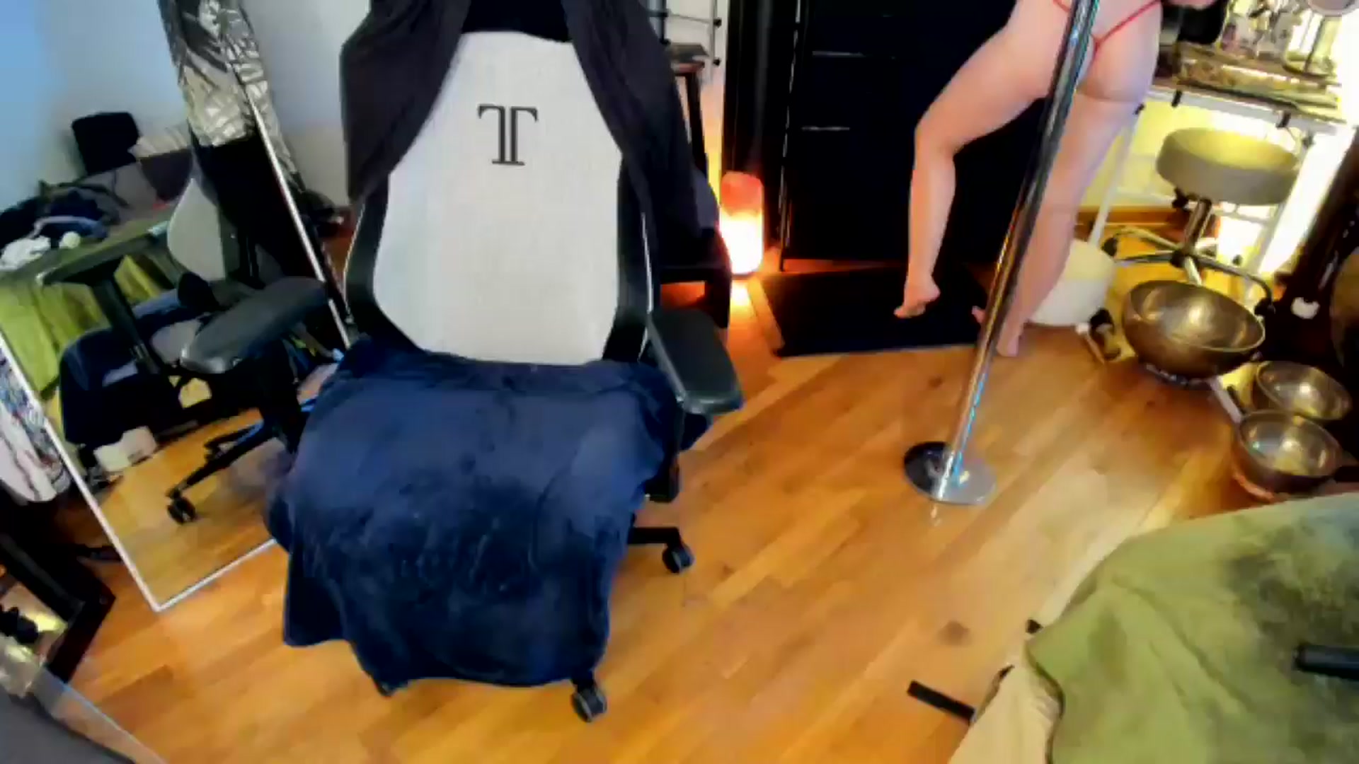Gallery image thumbnail from She_is_Sam's myfreecams stream on, 07/23/2024, 01:22 image 12 of 20