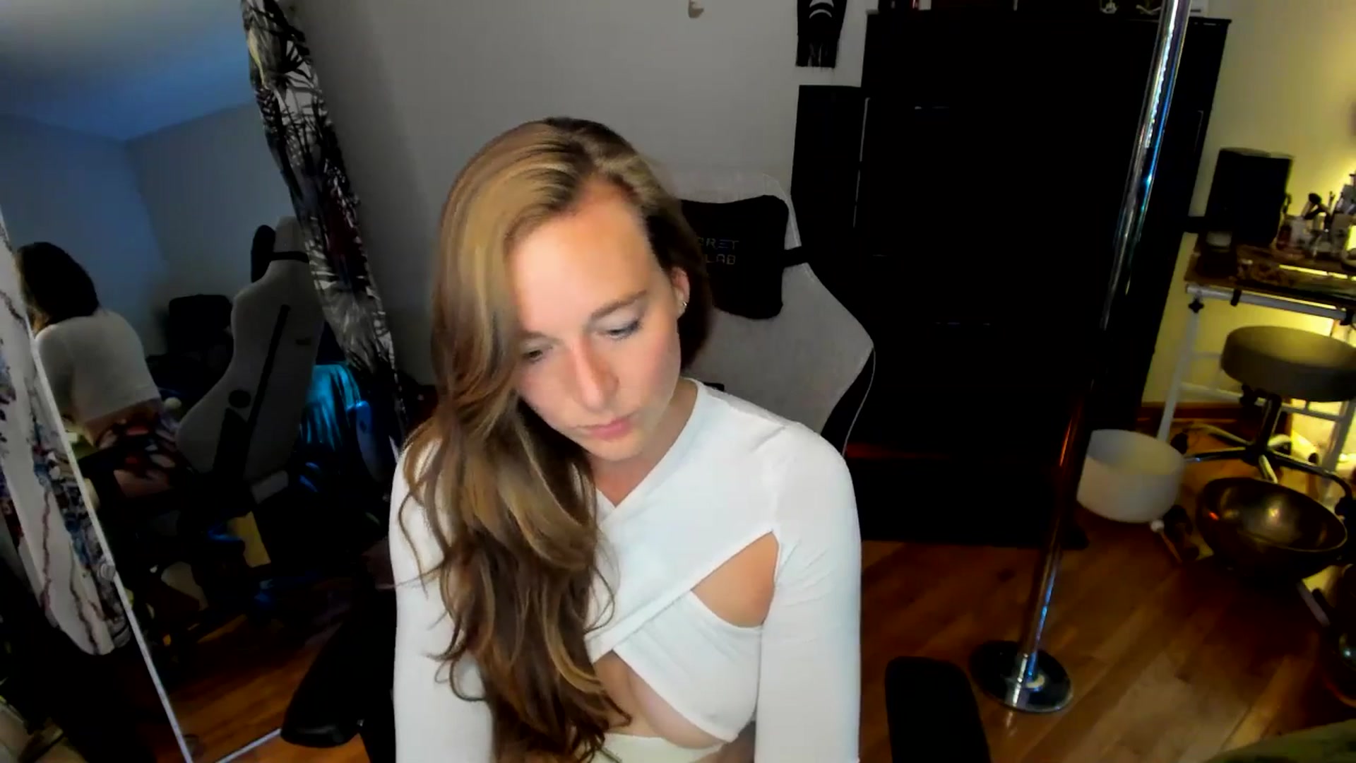 Gallery image thumbnail from She_is_Sam's myfreecams stream on, 07/24/2024, 03:28 image 9 of 20