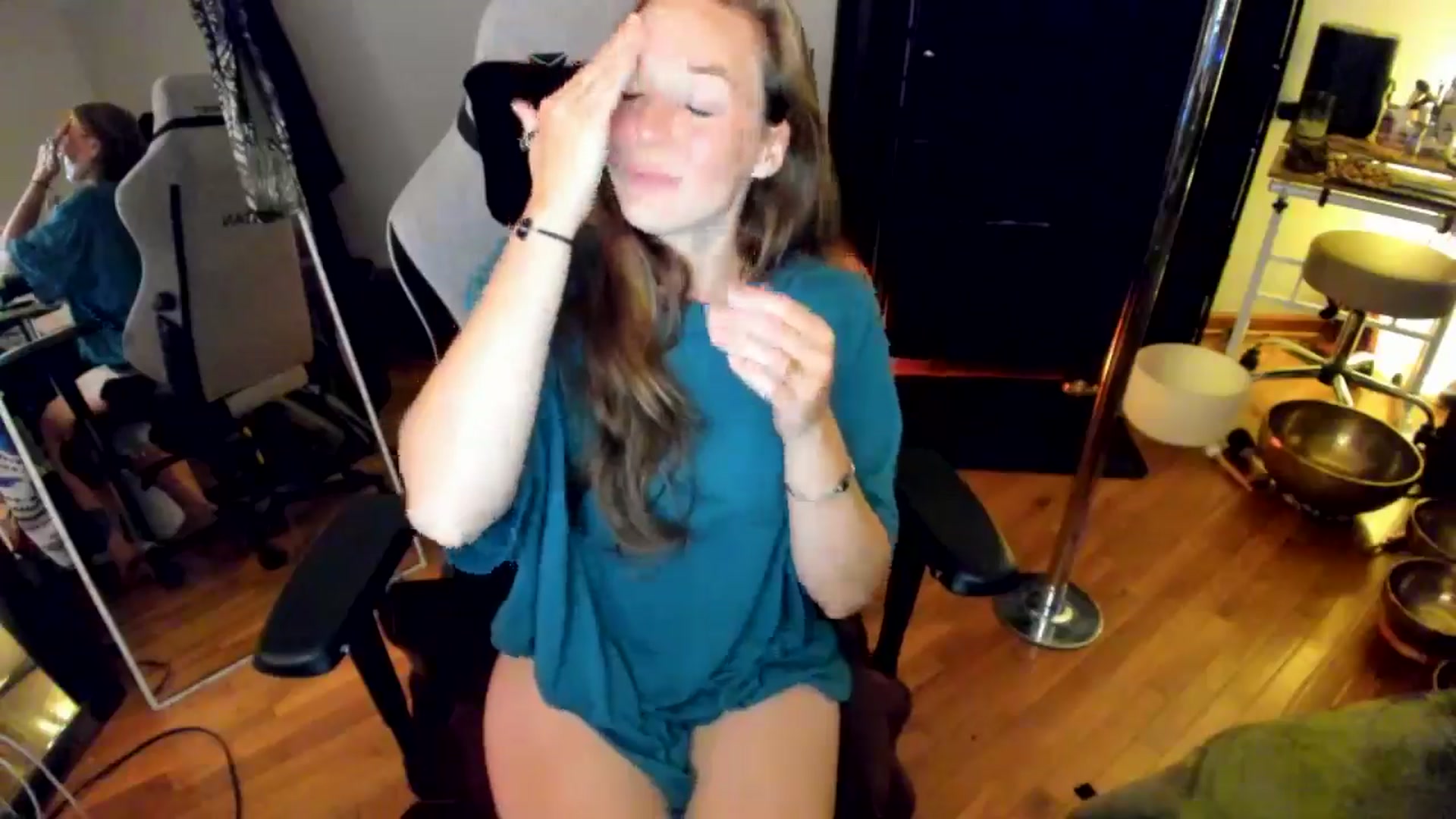 Gallery image thumbnail from She_is_Sam's myfreecams stream on, 07/27/2024, 02:45 image 2 of 20