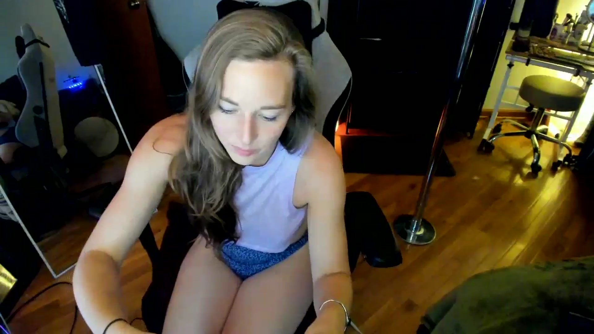 Gallery image thumbnail from She_is_Sam's myfreecams stream on, 07/29/2024, 19:06 image 8 of 20