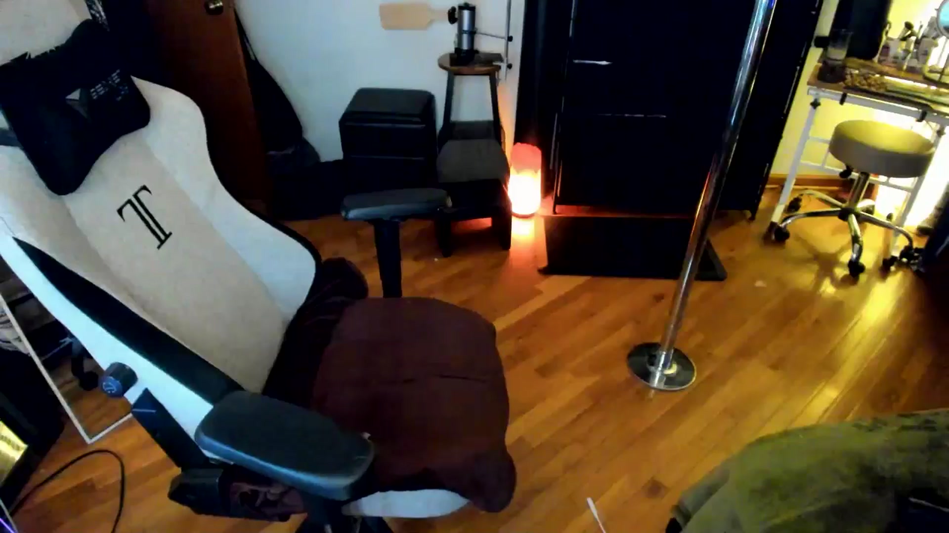 Gallery image thumbnail from She_is_Sam's myfreecams stream on, 07/29/2024, 19:06 image 14 of 20