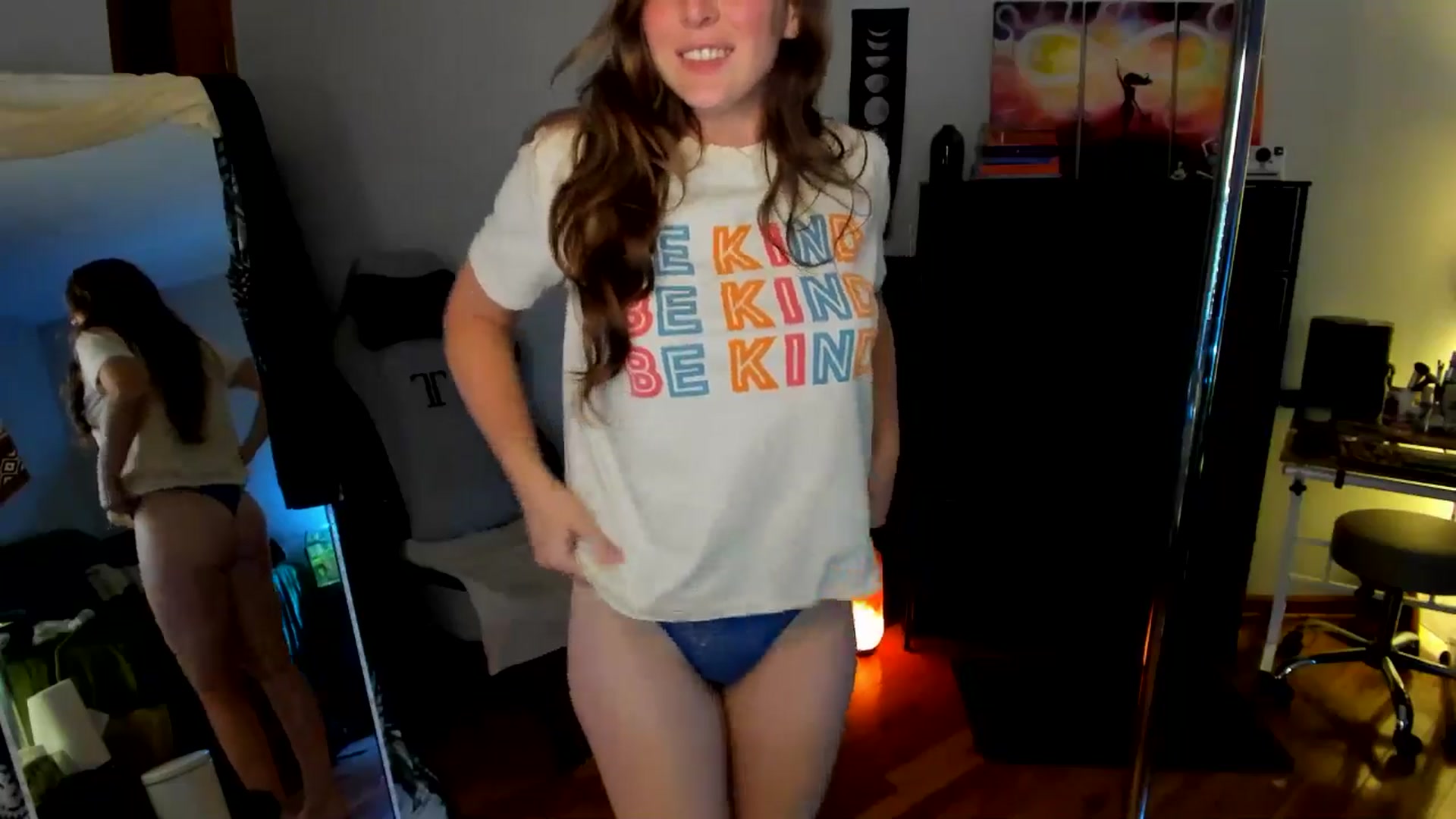 Gallery image thumbnail from She_is_Sam's myfreecams stream on, 08/08/2024, 04:01 image 10 of 20