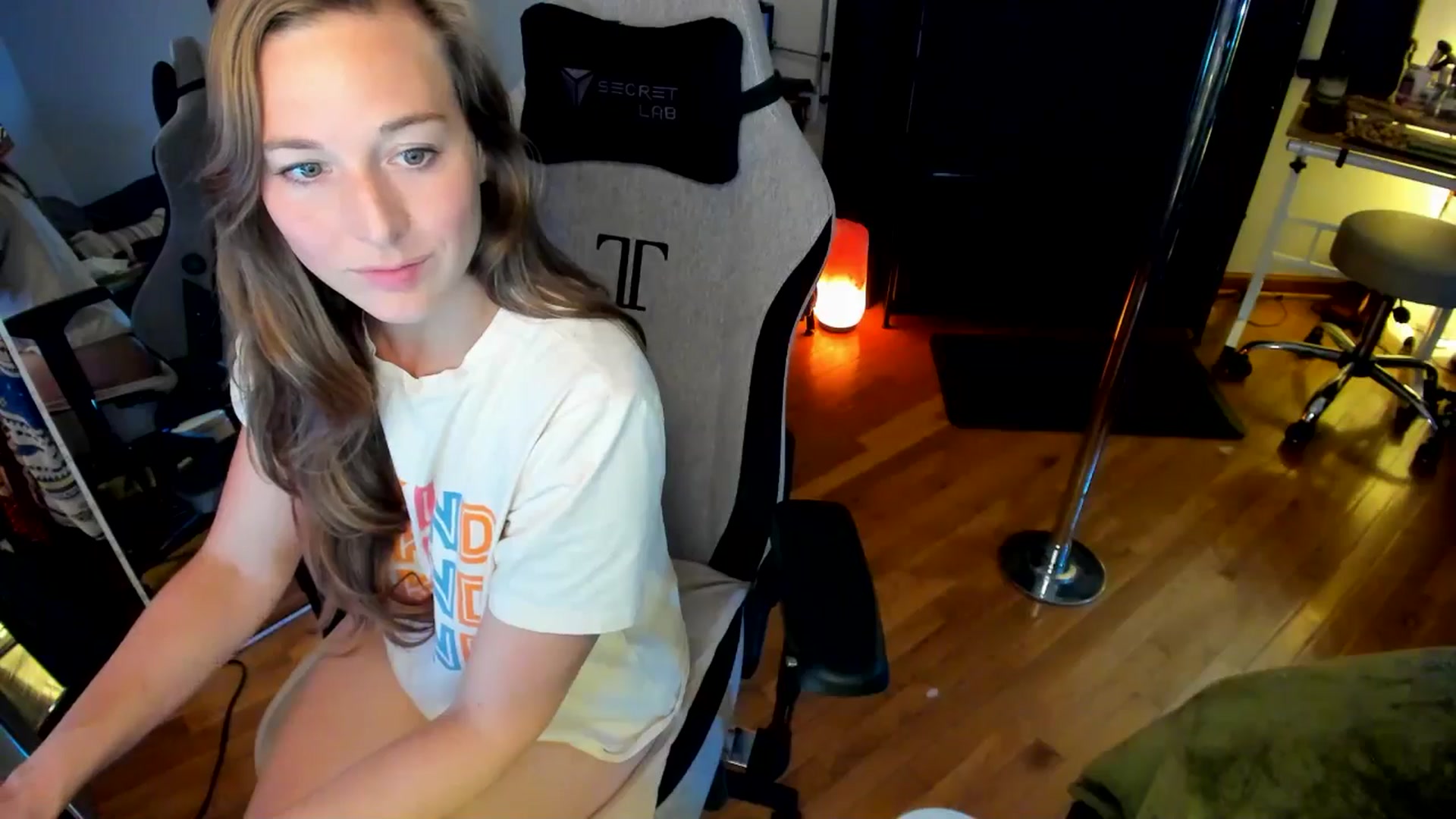 Gallery image thumbnail from She_is_Sam's myfreecams stream on, 08/08/2024, 05:08 image 19 of 20