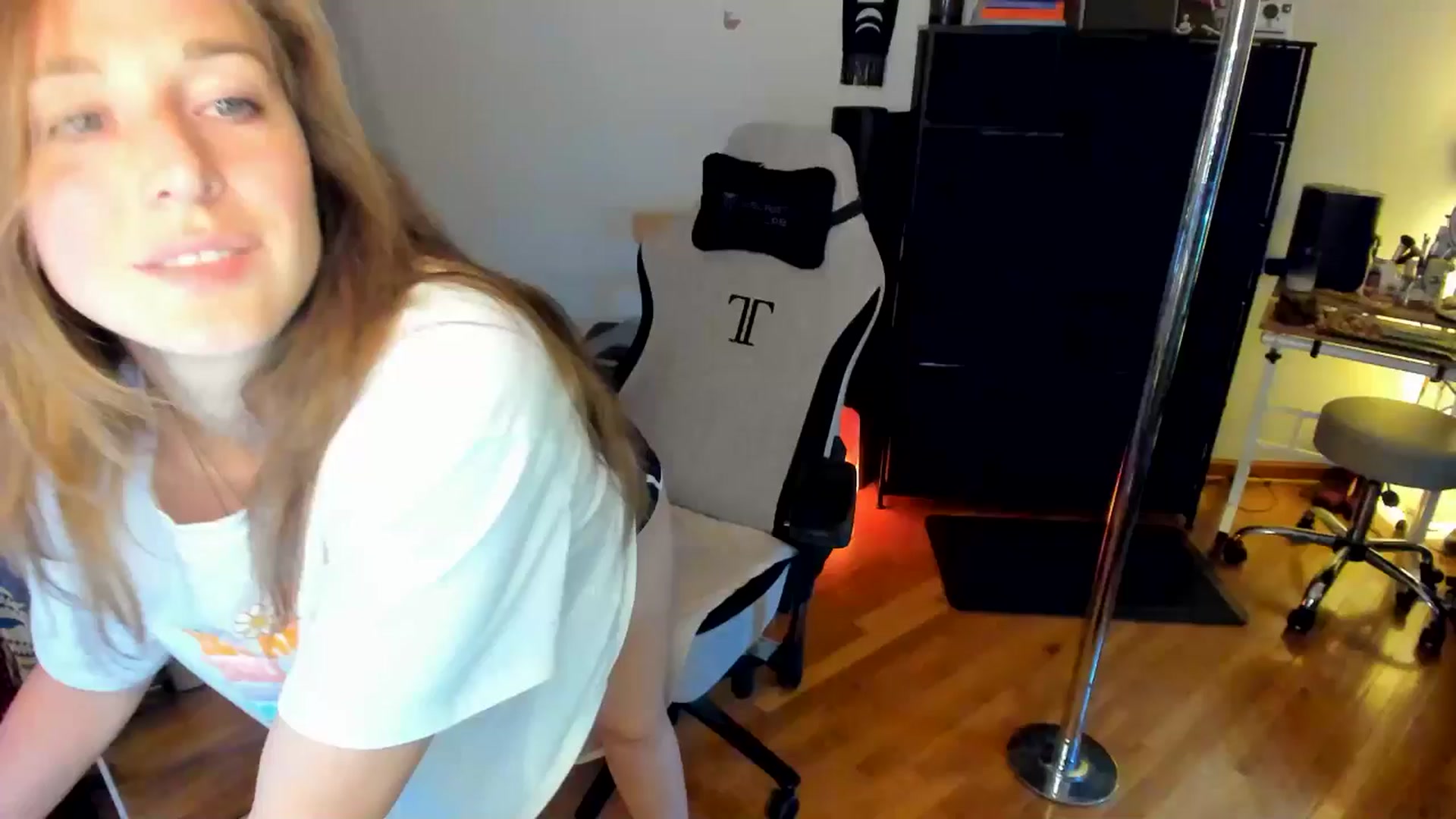 Gallery image thumbnail from She_is_Sam's myfreecams stream on, 08/10/2024, 06:17 image 14 of 20