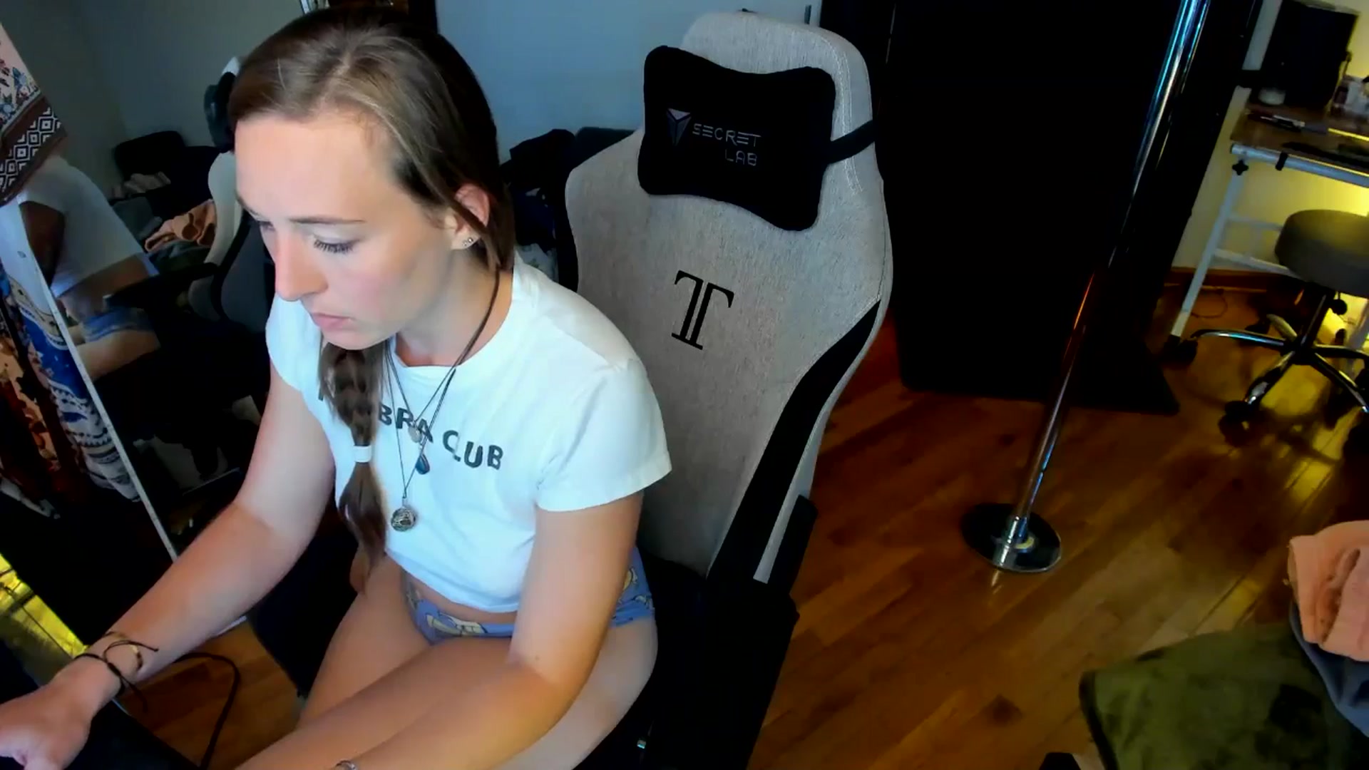 Gallery image thumbnail from She_is_Sam's myfreecams stream on, 09/04/2024, 17:10 image 19 of 20