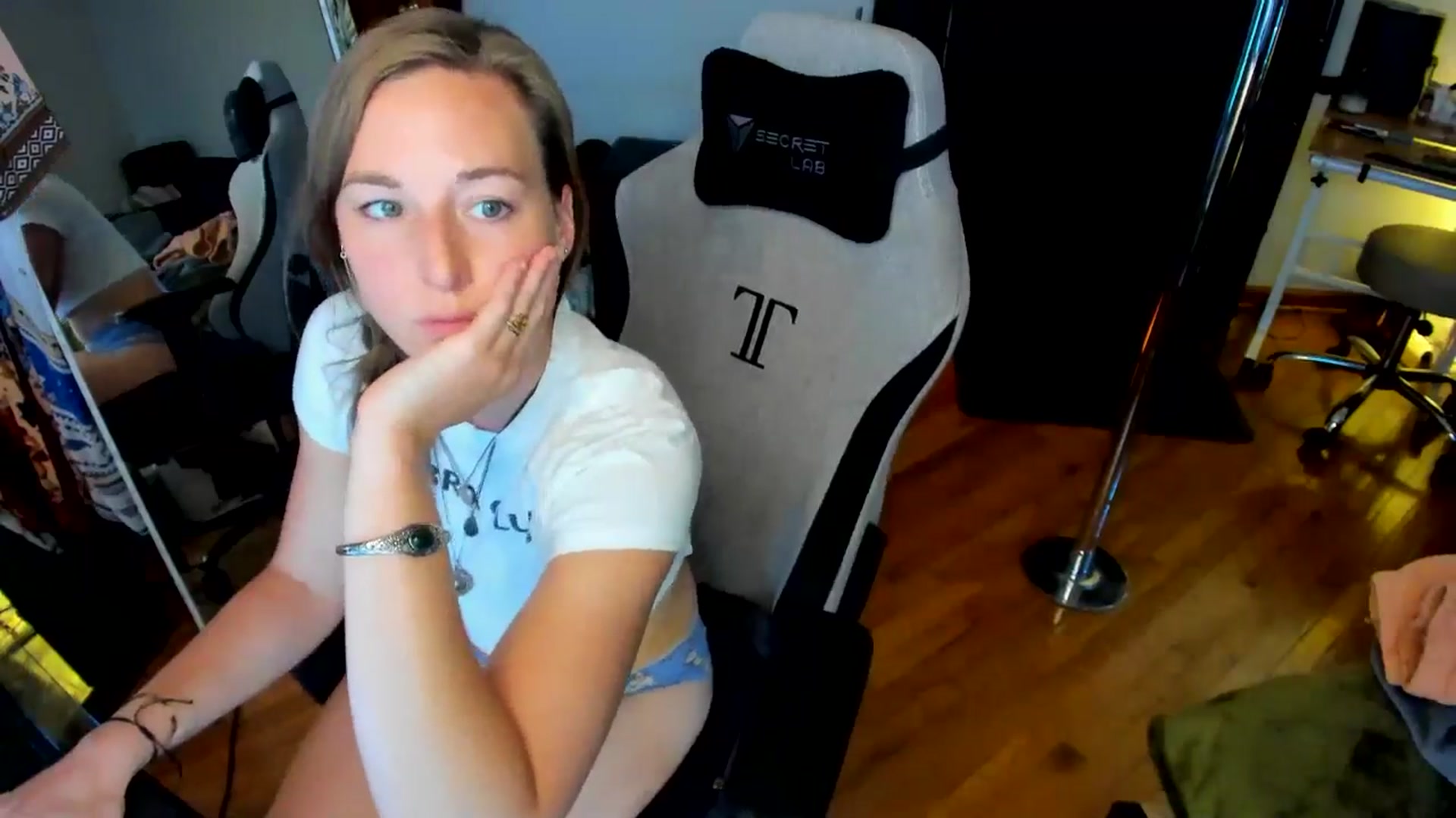 Gallery image thumbnail from She_is_Sam's myfreecams stream on, 09/04/2024, 17:10 image 15 of 20