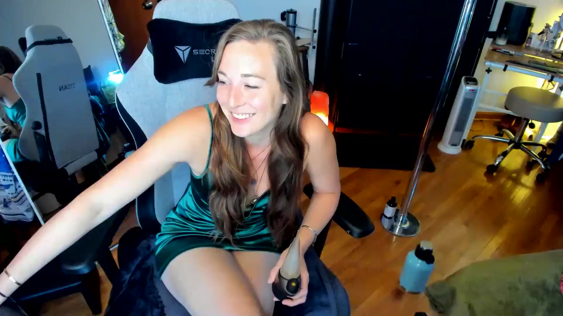Gallery image thumbnail from She_is_Sam's myfreecams stream on, 09/06/2024, 19:00 image 1 of 20