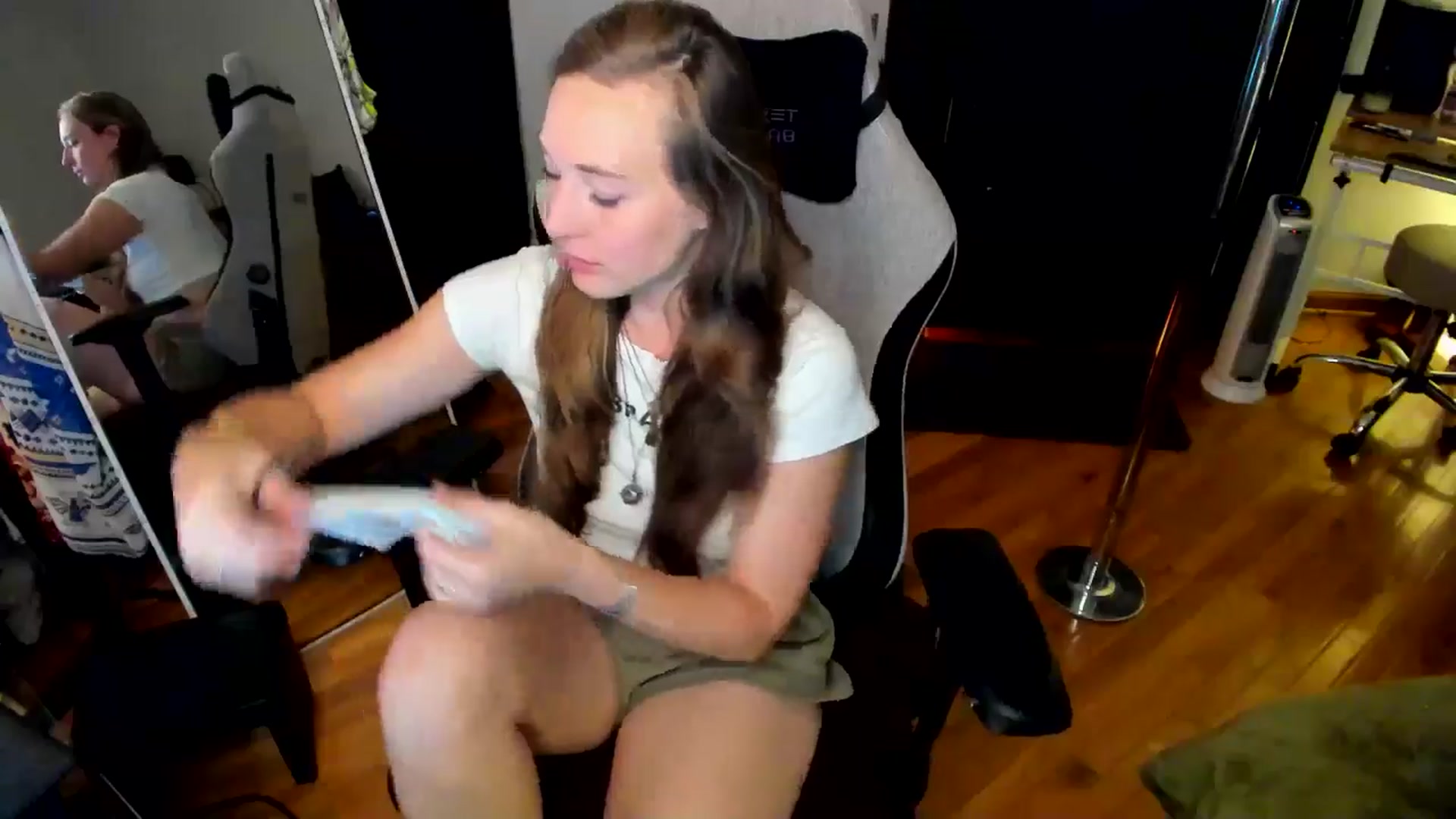 Gallery image thumbnail from She_is_Sam's myfreecams stream on, 09/07/2024, 04:05 image 17 of 20