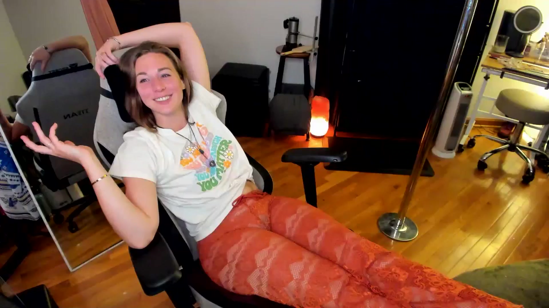 Gallery image thumbnail from She_is_Sam's myfreecams stream on, 09/08/2024, 04:38 image 1 of 20