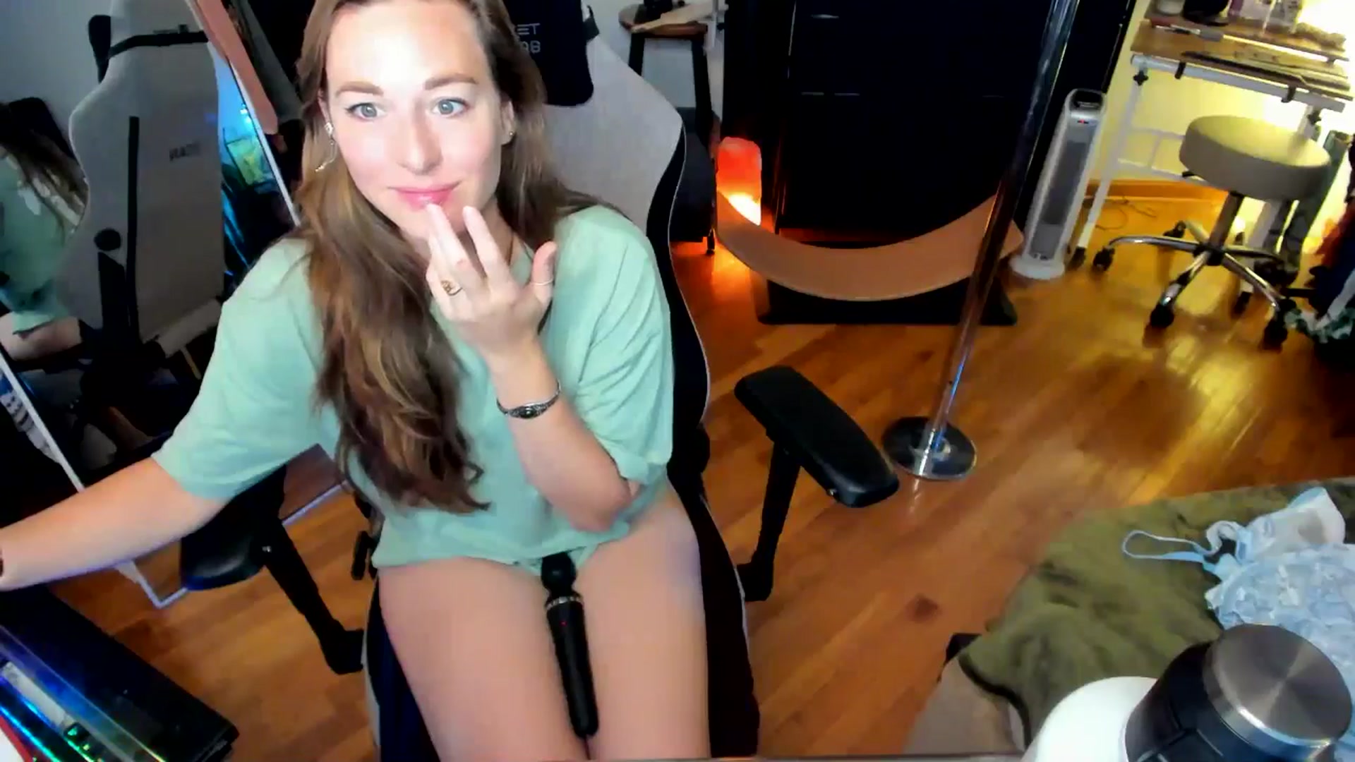 Gallery image thumbnail from She_is_Sam's myfreecams stream on, 09/23/2024, 14:42 image 17 of 20