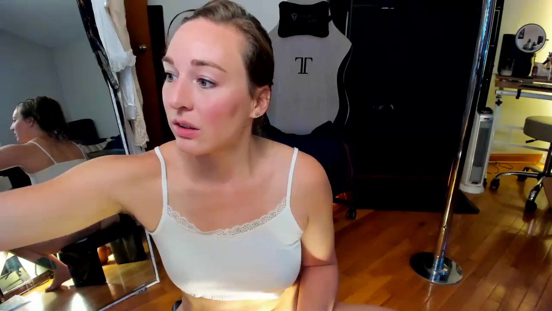Gallery image thumbnail from She_is_Sam's myfreecams stream on, 09/24/2024, 16:50 image 5 of 20