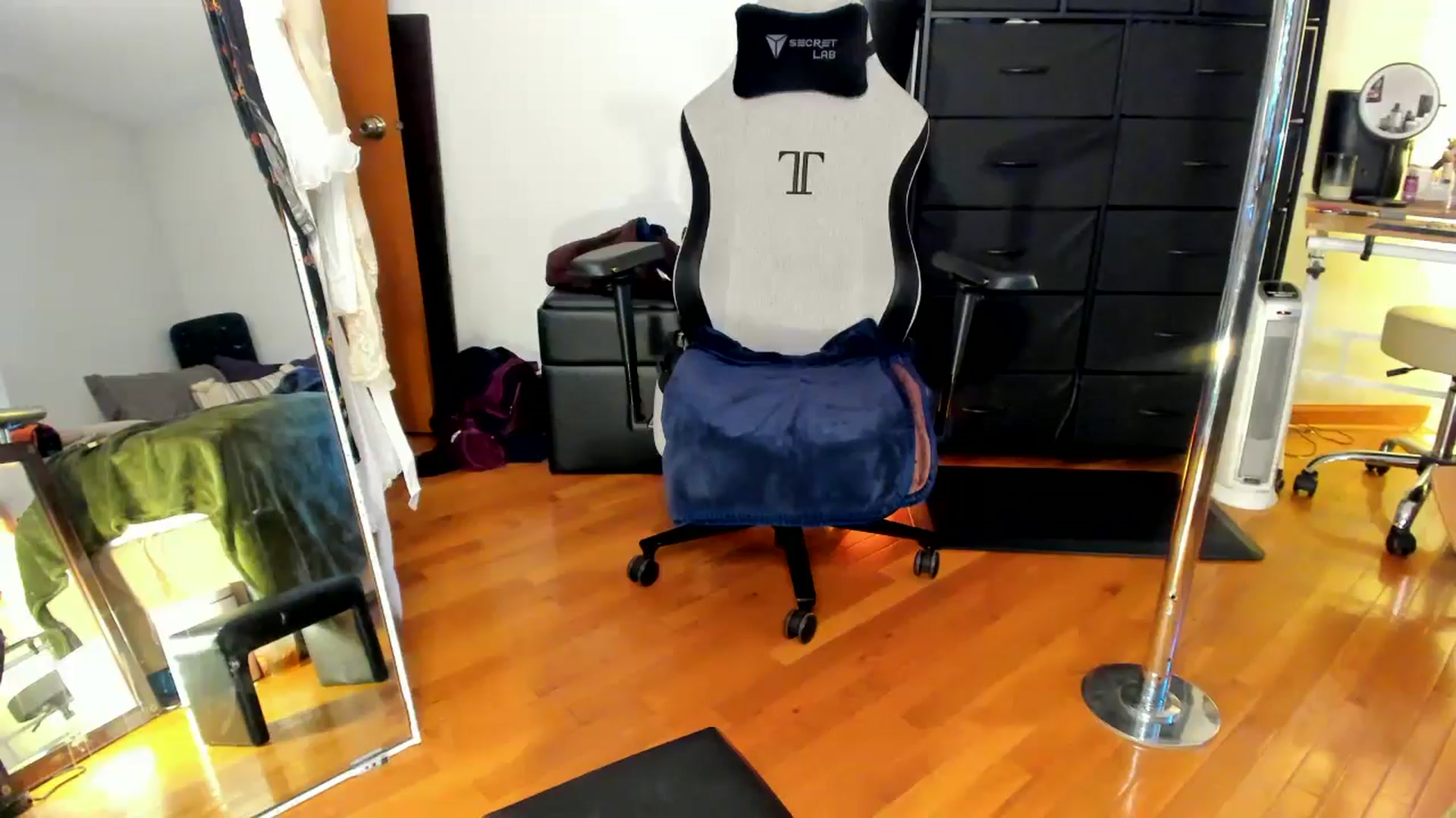 Gallery image thumbnail from She_is_Sam's myfreecams stream on, 09/24/2024, 16:50 image 12 of 20