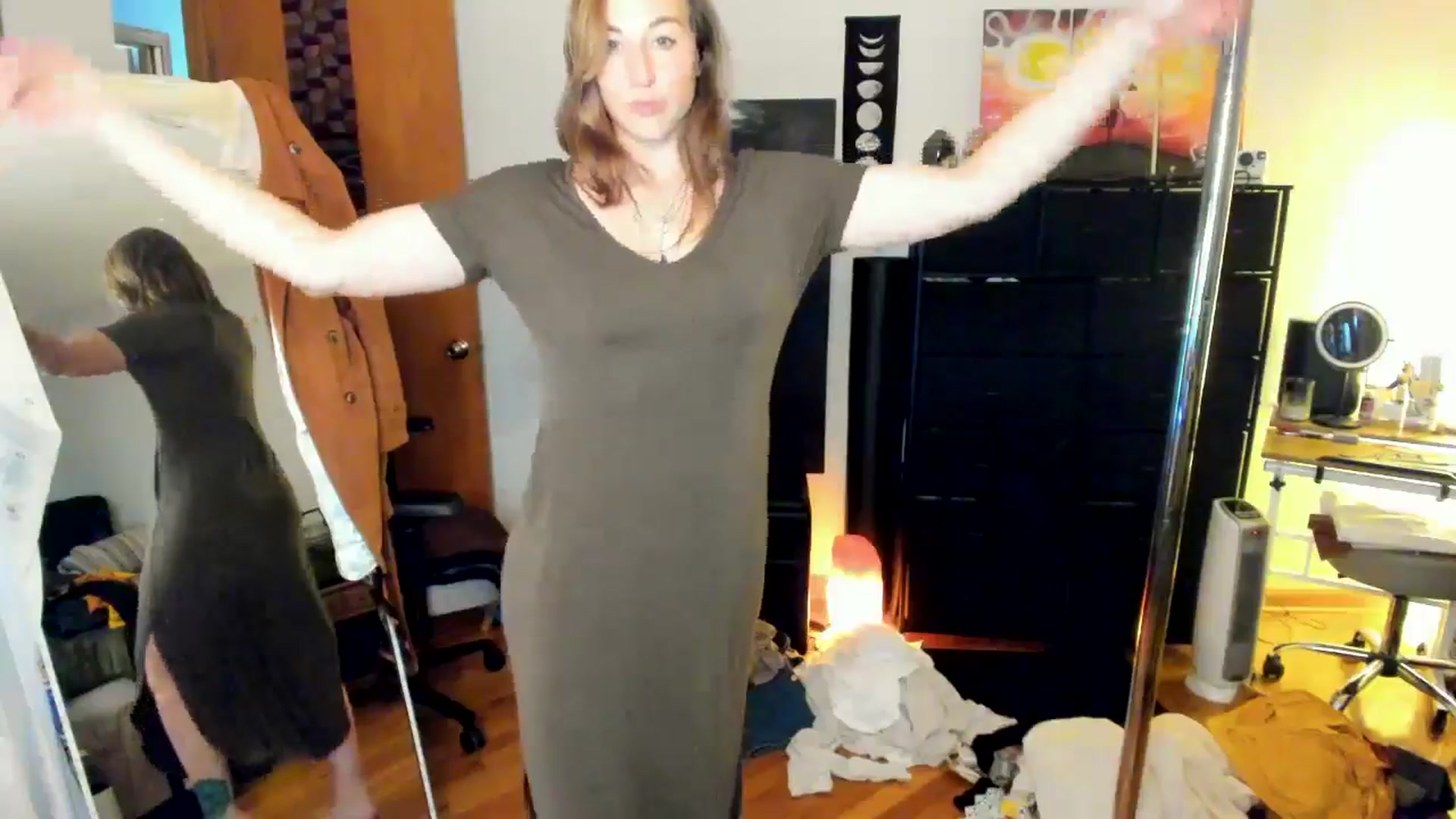 Gallery image thumbnail from She_is_Sam's myfreecams stream on, 10/01/2024, 17:23 image 17 of 20