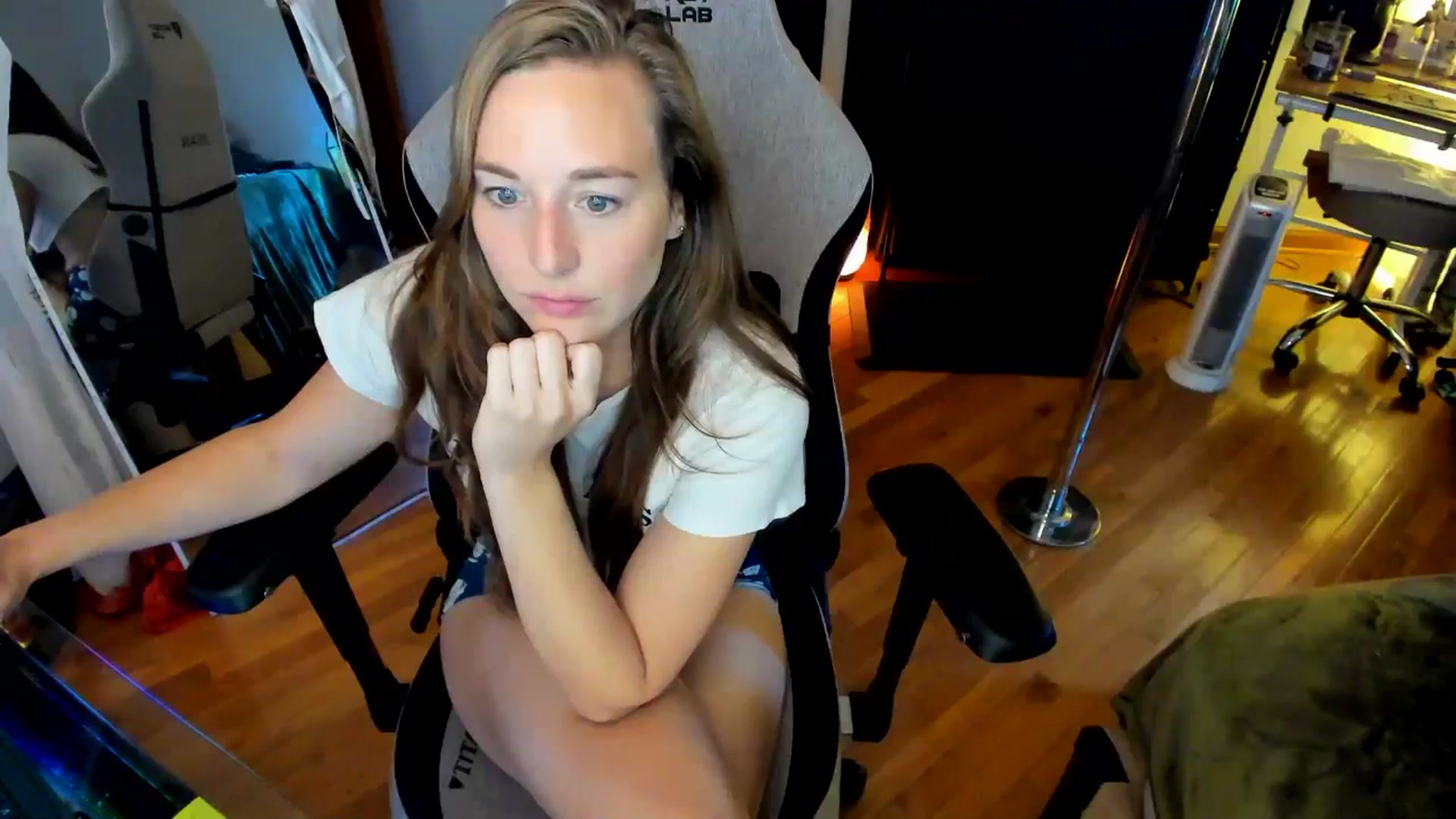 Gallery image thumbnail from She_is_Sam's myfreecams stream on, 10/02/2024, 14:28 image 7 of 20