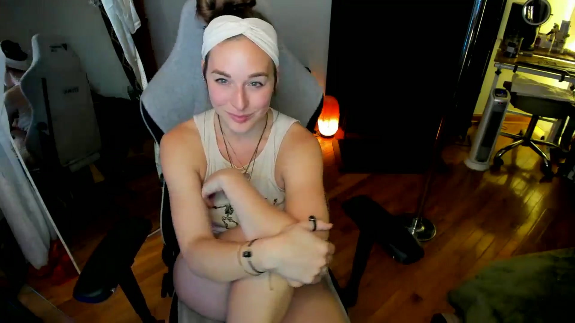Gallery image thumbnail from She_is_Sam's myfreecams stream on, 10/02/2024, 18:07 image 15 of 20