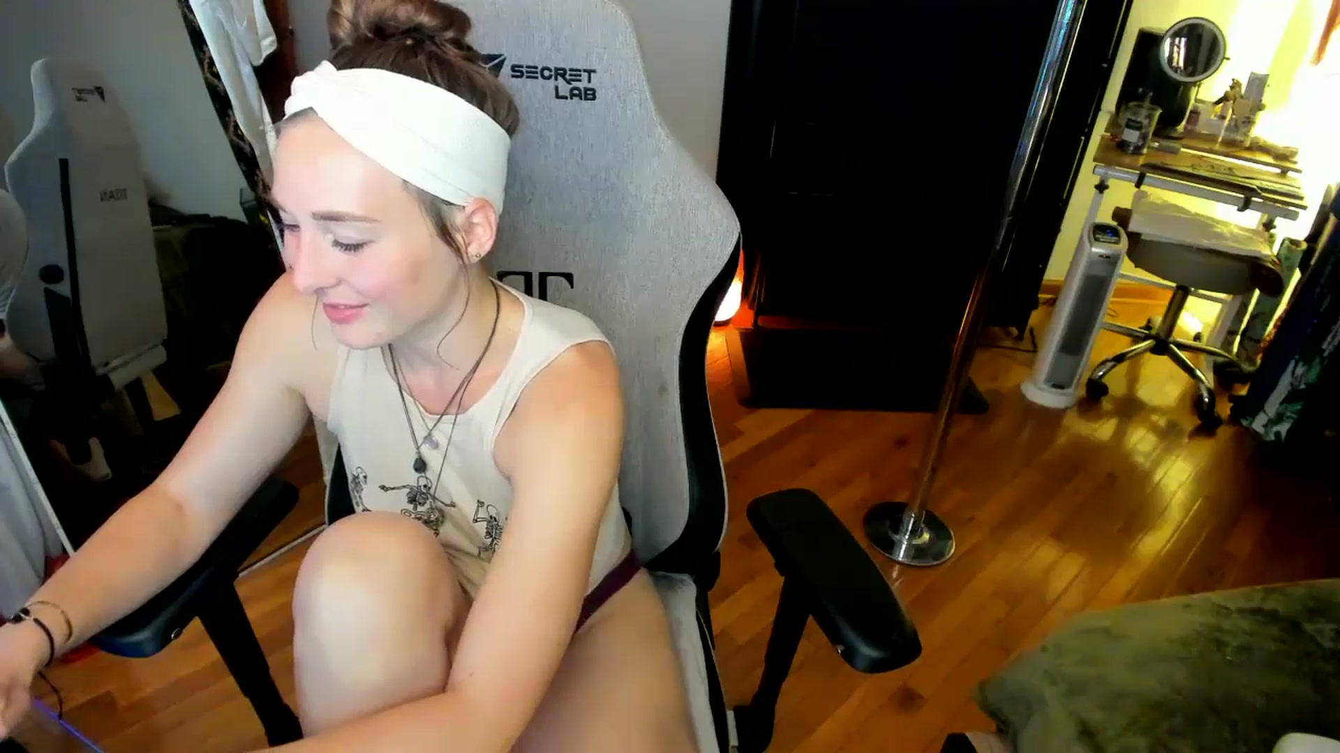 Gallery image thumbnail from She_is_Sam's myfreecams stream on, 10/02/2024, 18:07 image 14 of 20