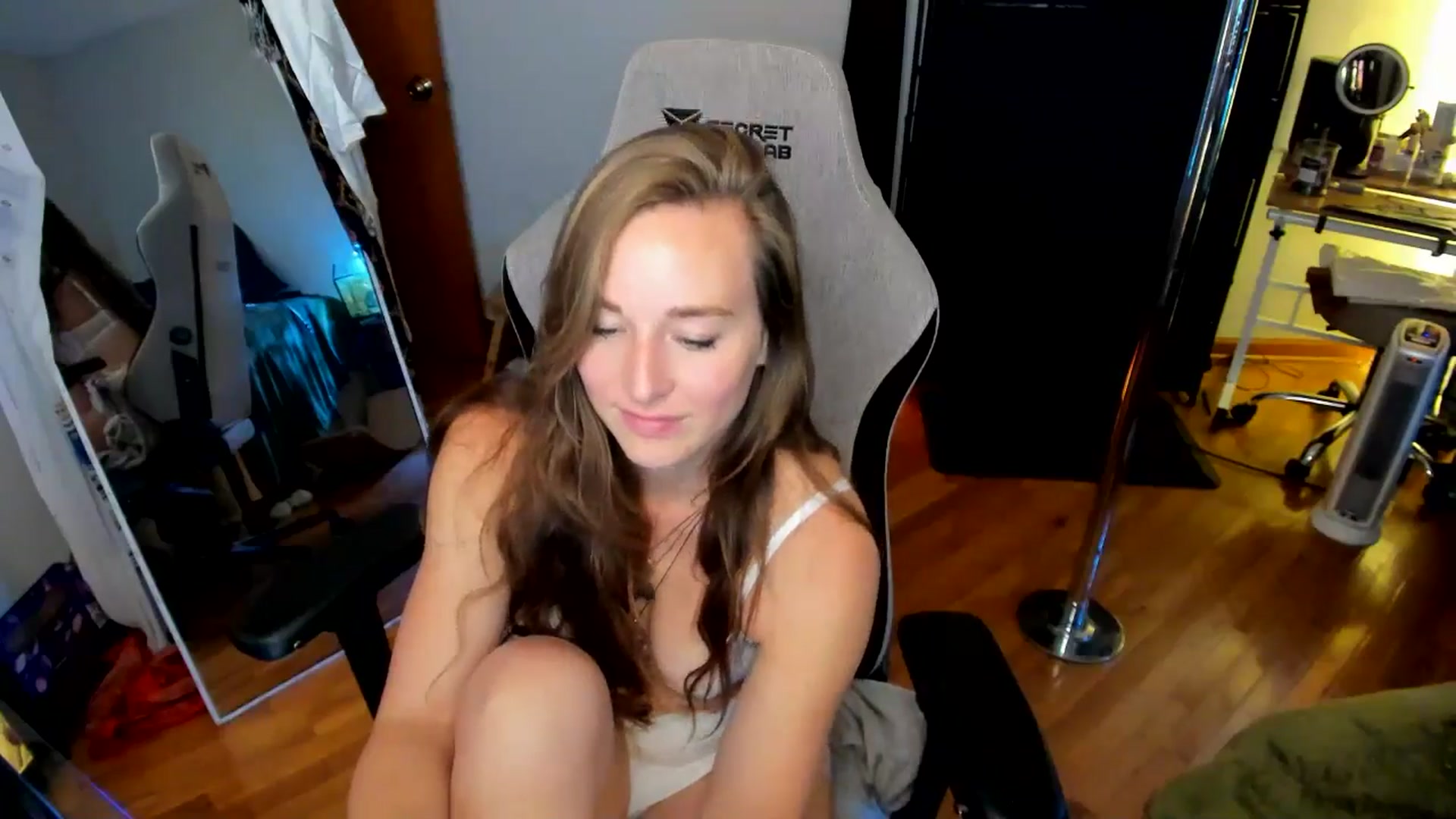 Gallery image thumbnail from She_is_Sam's myfreecams stream on, 10/03/2024, 16:48 image 6 of 20