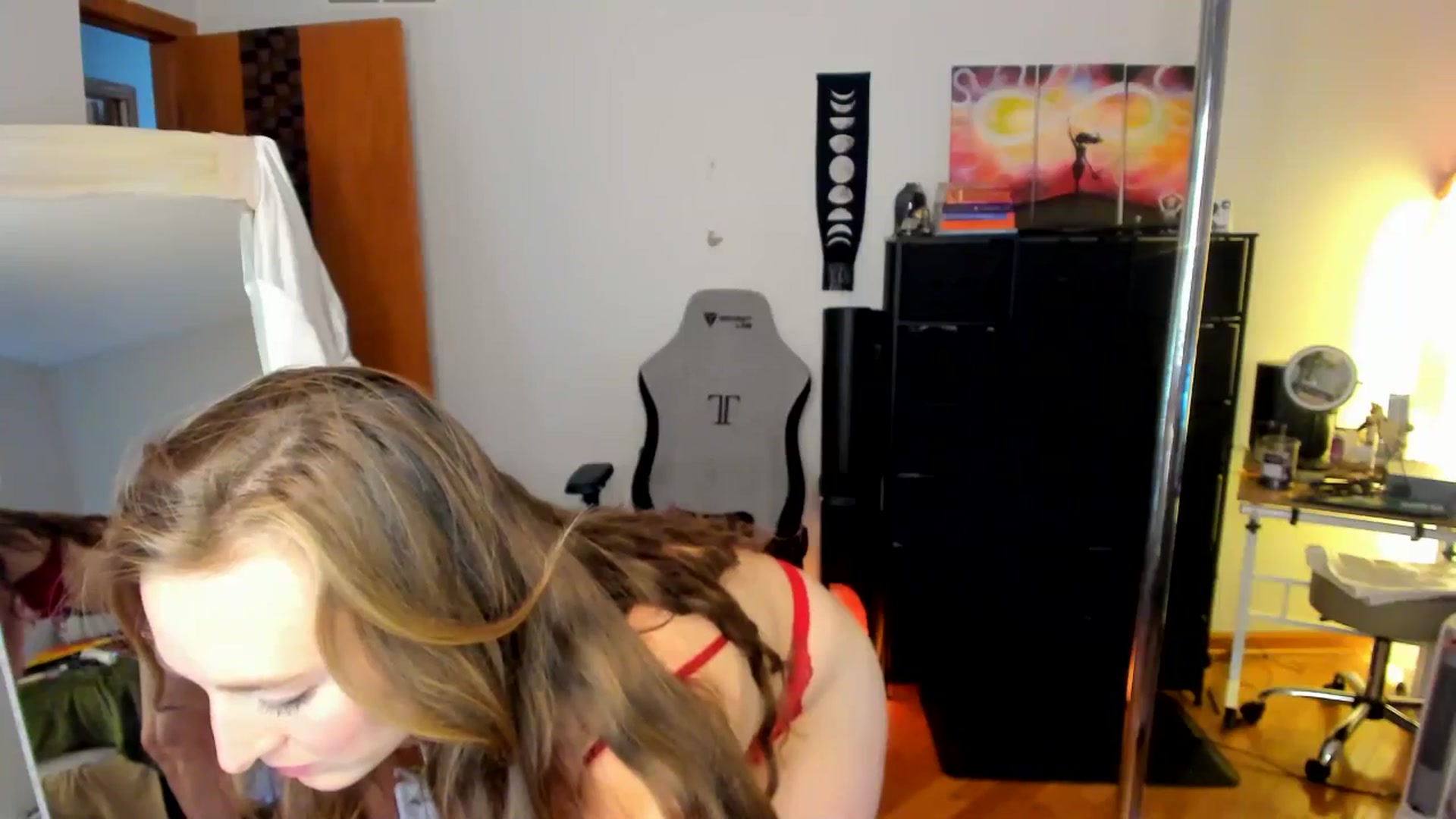 Gallery image thumbnail from She_is_Sam's myfreecams stream on, 10/18/2024, 20:29 image 20 of 20
