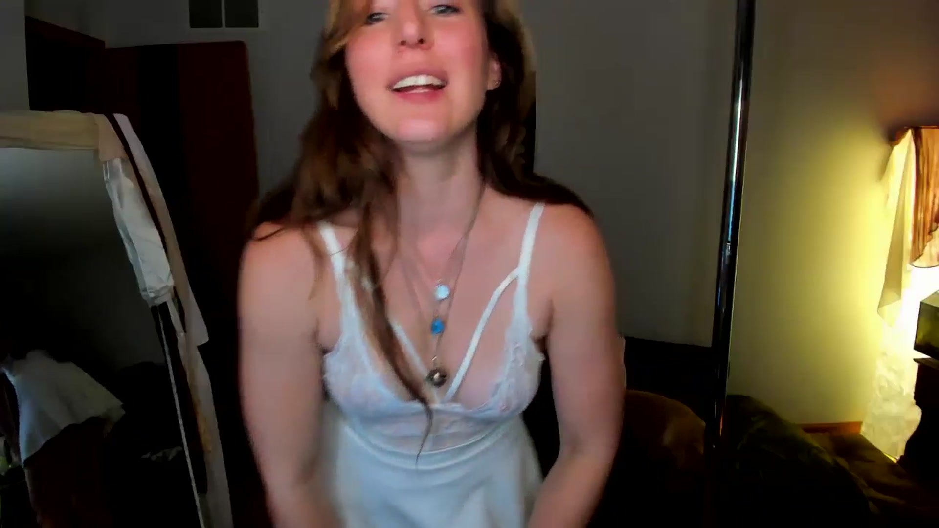Gallery image thumbnail from She_is_Sam's myfreecams stream on, 11/05/2024, 18:21 image 16 of 20