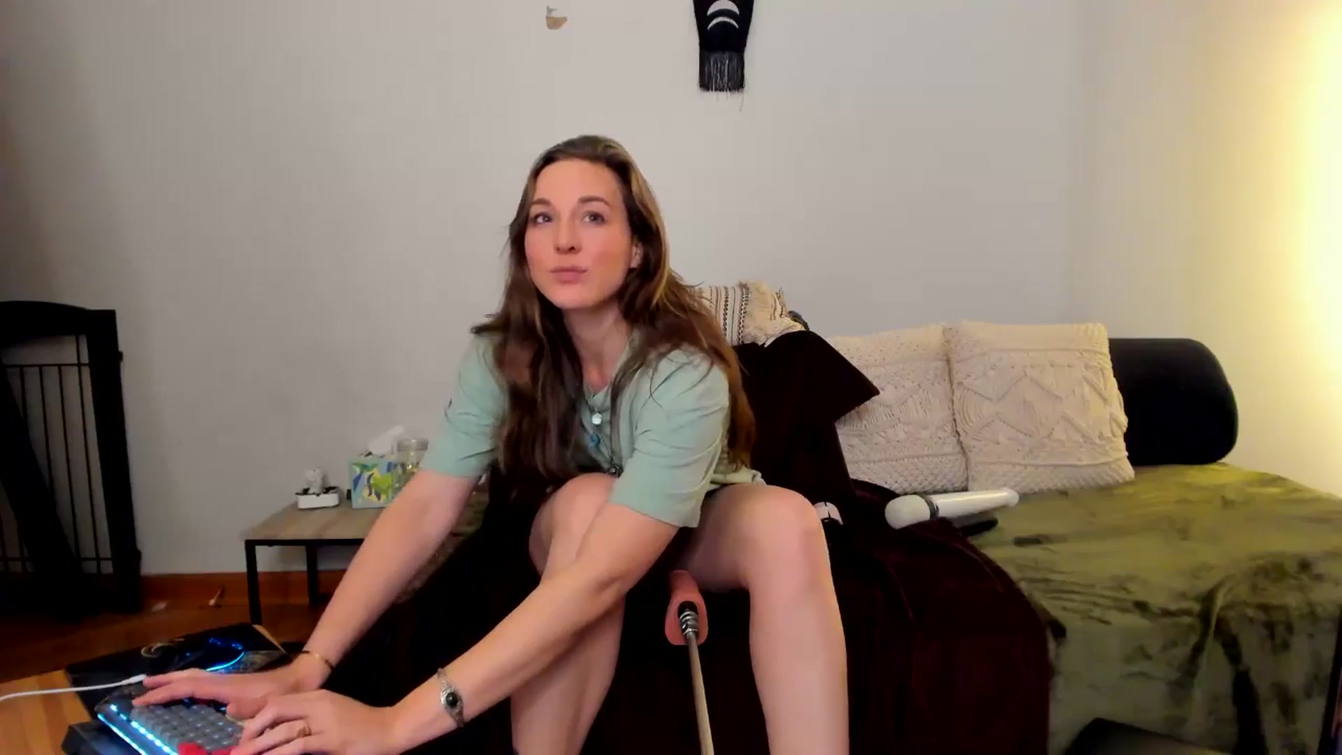 Gallery image thumbnail from She_is_Sam's myfreecams stream on, 11/15/2024, 20:00 image 18 of 20