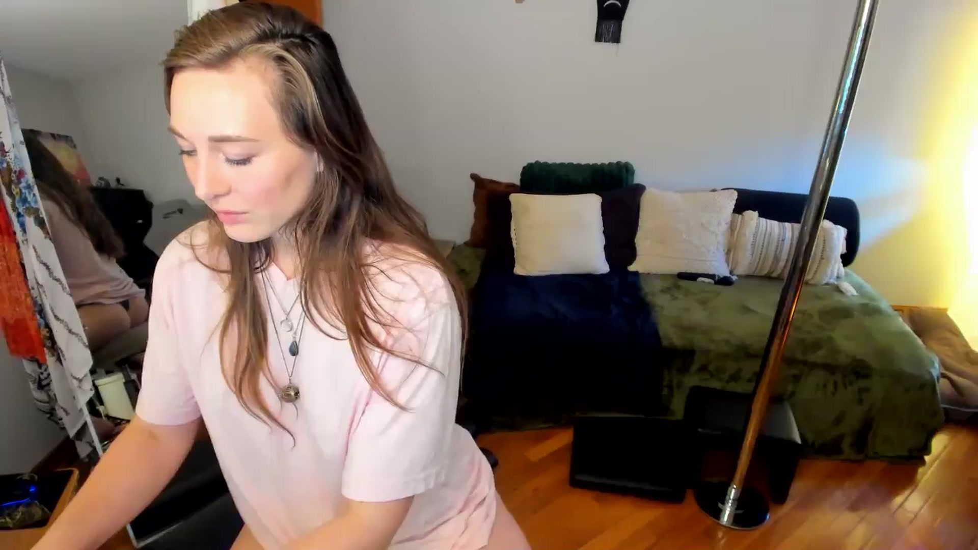 Gallery image thumbnail from She_is_Sam's myfreecams stream on, 11/19/2024, 18:07 image 19 of 20