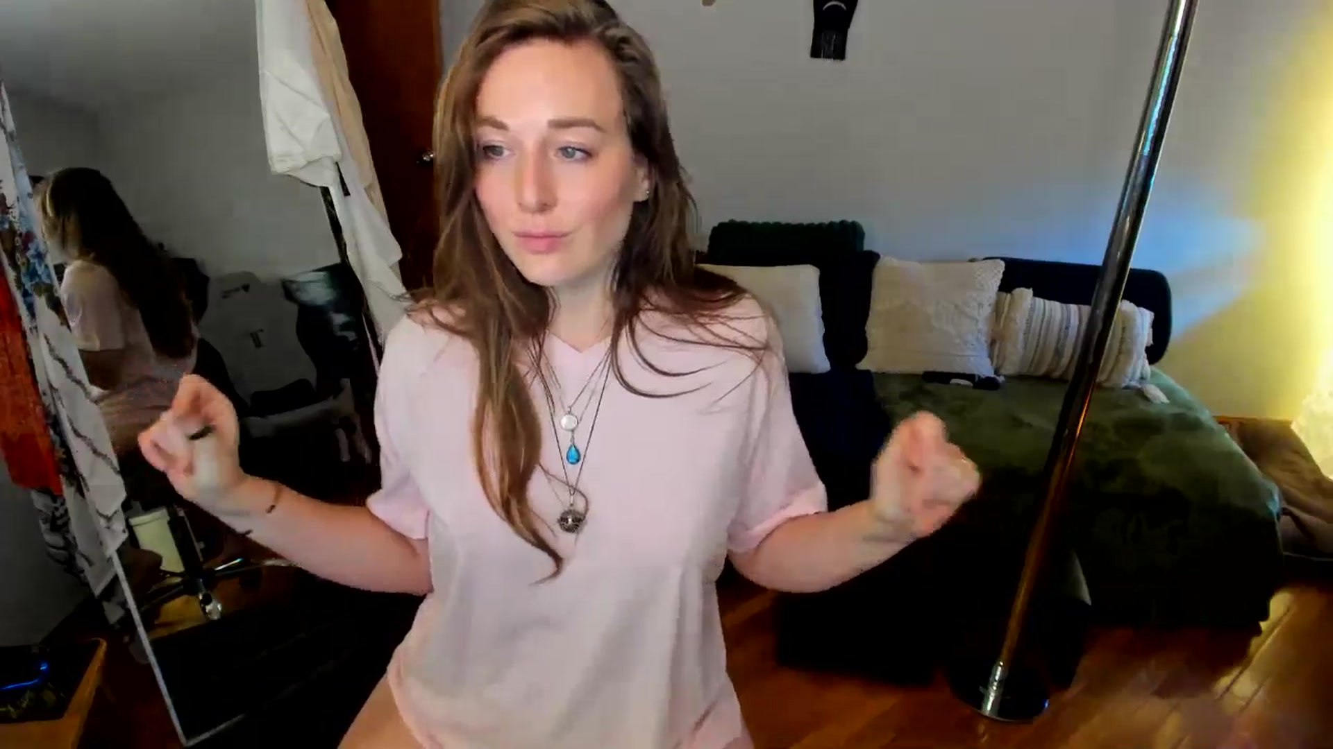 Gallery image thumbnail from She_is_Sam's myfreecams stream on, 11/19/2024, 18:07 image 18 of 20