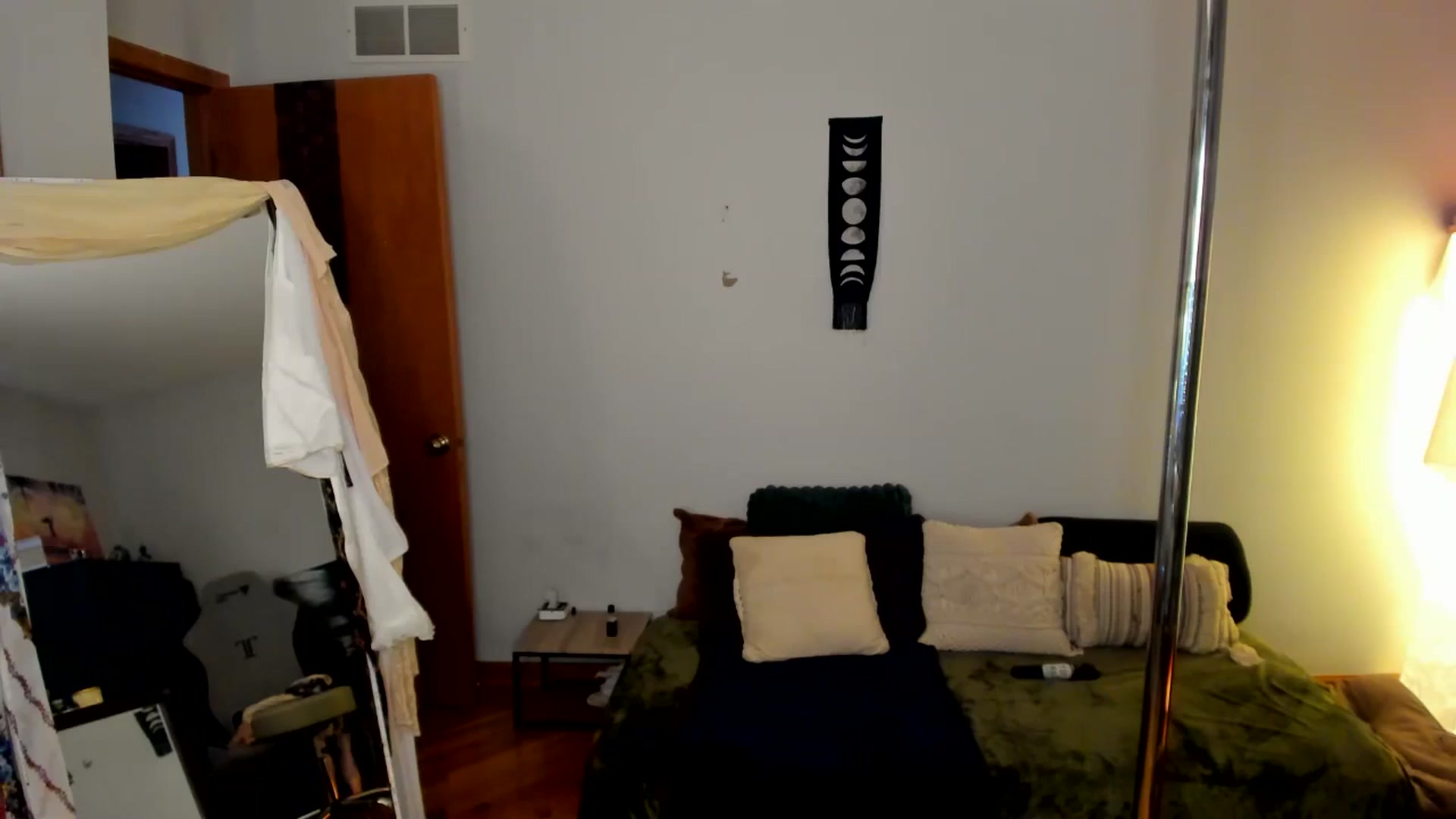 Gallery image thumbnail from She_is_Sam's myfreecams stream on, 11/20/2024, 15:52 image 2 of 20