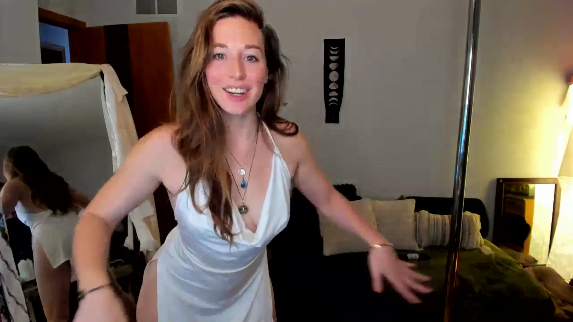 Gallery image thumbnail from She_is_Sam's myfreecams stream on, 11/20/2024, 15:52 image 16 of 20