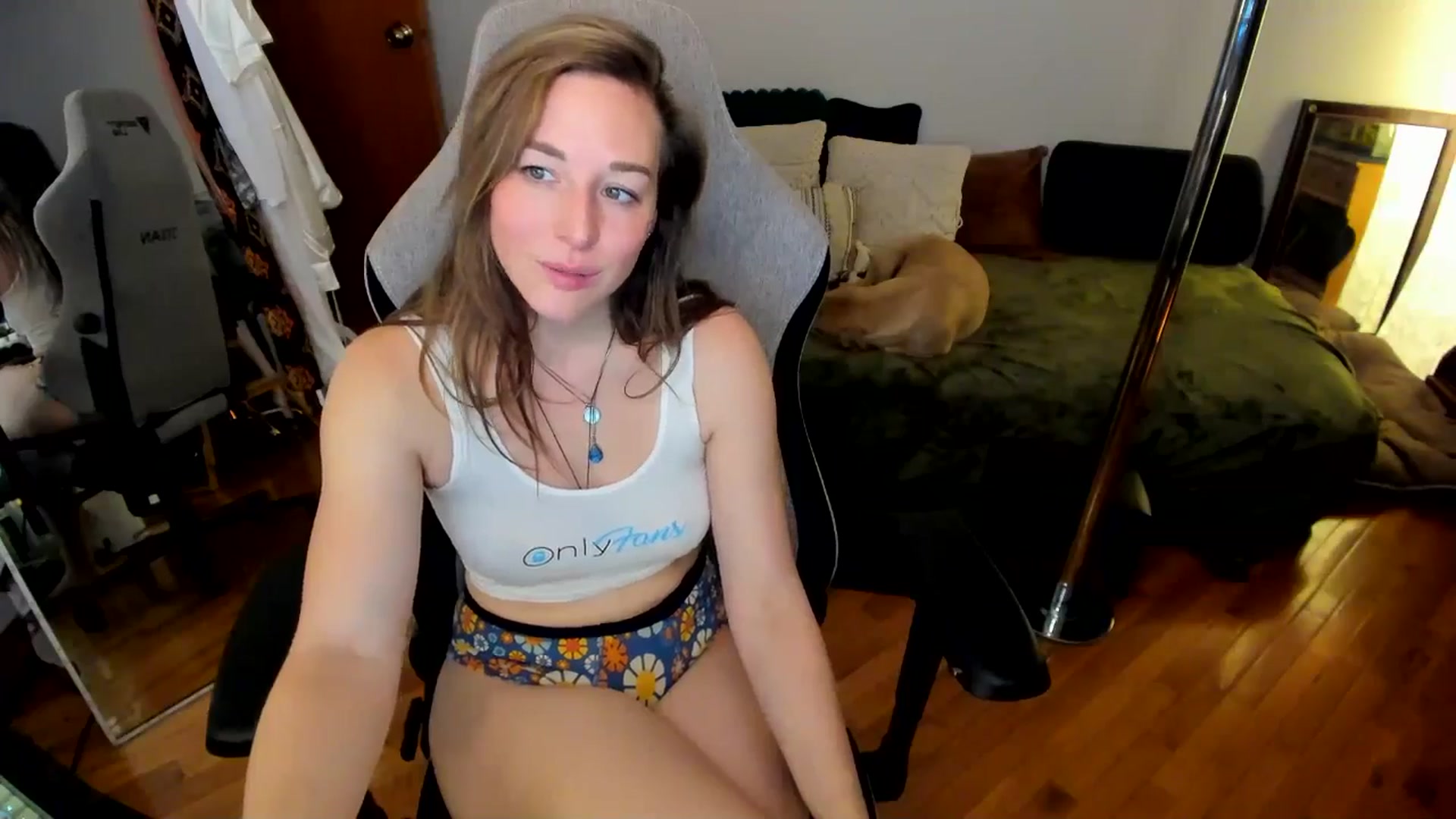 Gallery image thumbnail from She_is_Sam's myfreecams stream on, 12/03/2024, 18:30 image 15 of 20