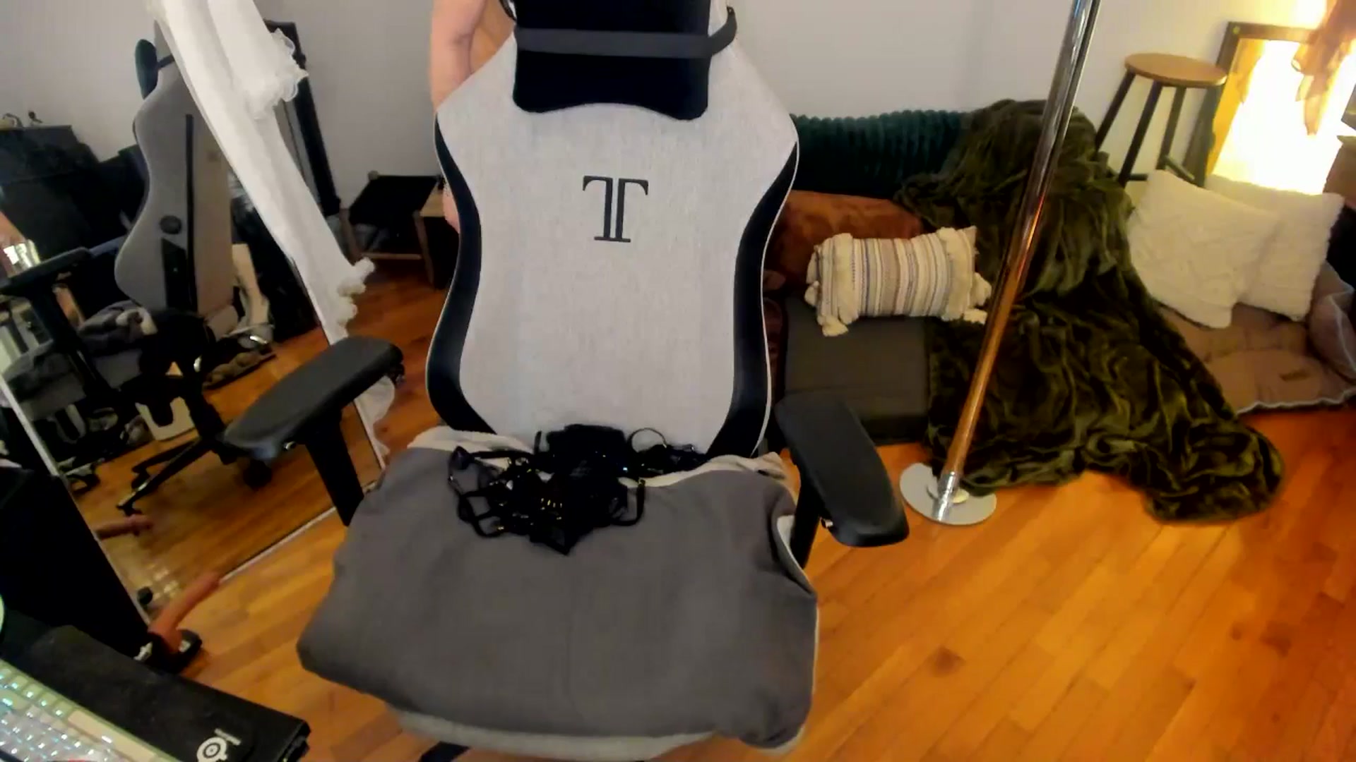 Gallery image thumbnail from She_is_Sam's myfreecams stream on, 02/10/2025, 16:00 image 19 of 20