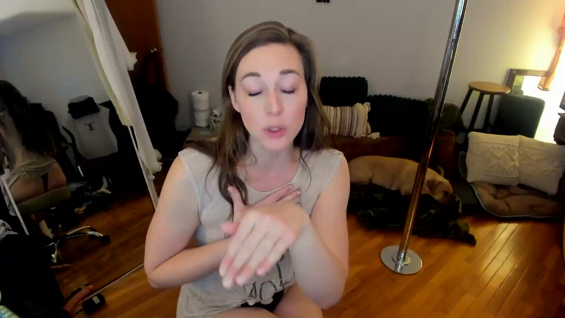 Gallery image thumbnail from She_is_Sam's myfreecams stream on, 02/21/2025, 14:24 image 17 of 20