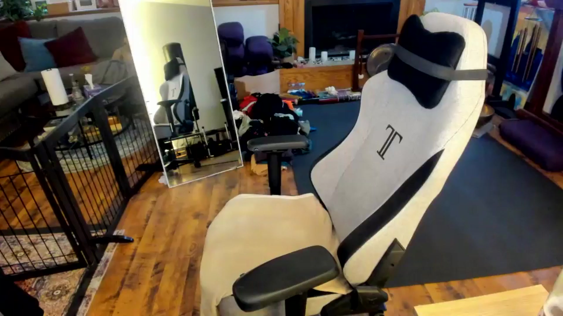 Gallery image thumbnail from She_is_Sam's myfreecams stream on, 03/28/2025, 17:03 image 1 of 20
