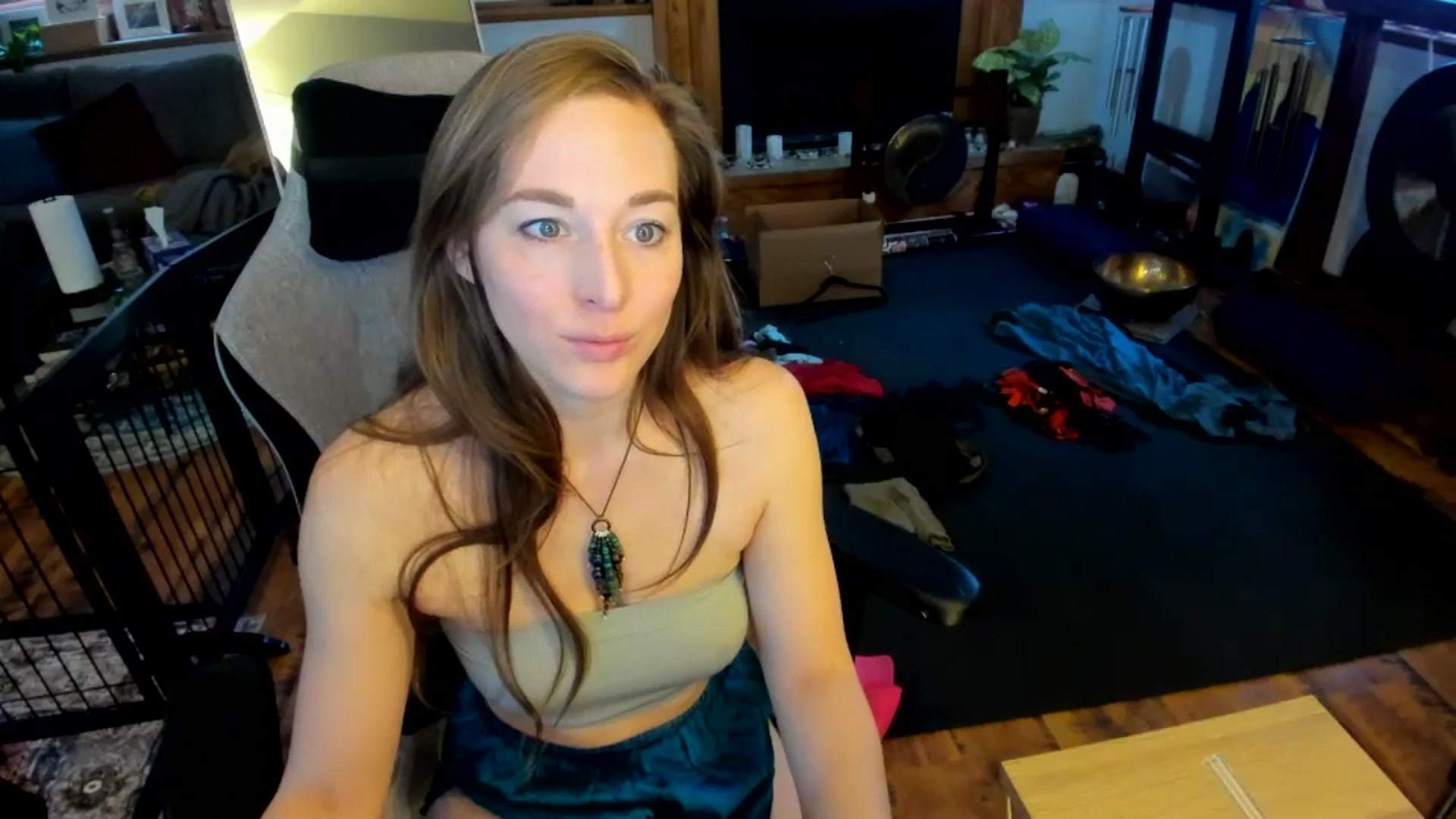 Gallery image thumbnail from She_is_Sam's myfreecams stream on, 03/28/2025, 17:03 image 19 of 20