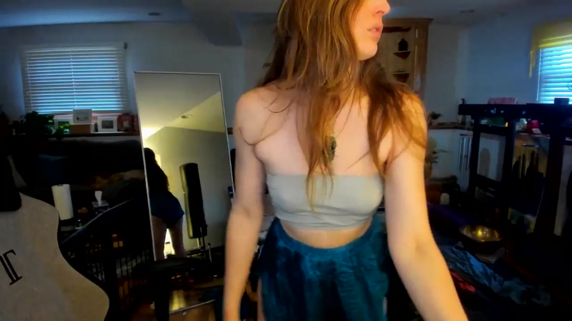 Gallery image thumbnail from She_is_Sam's myfreecams stream on, 03/28/2025, 18:44 image 16 of 20