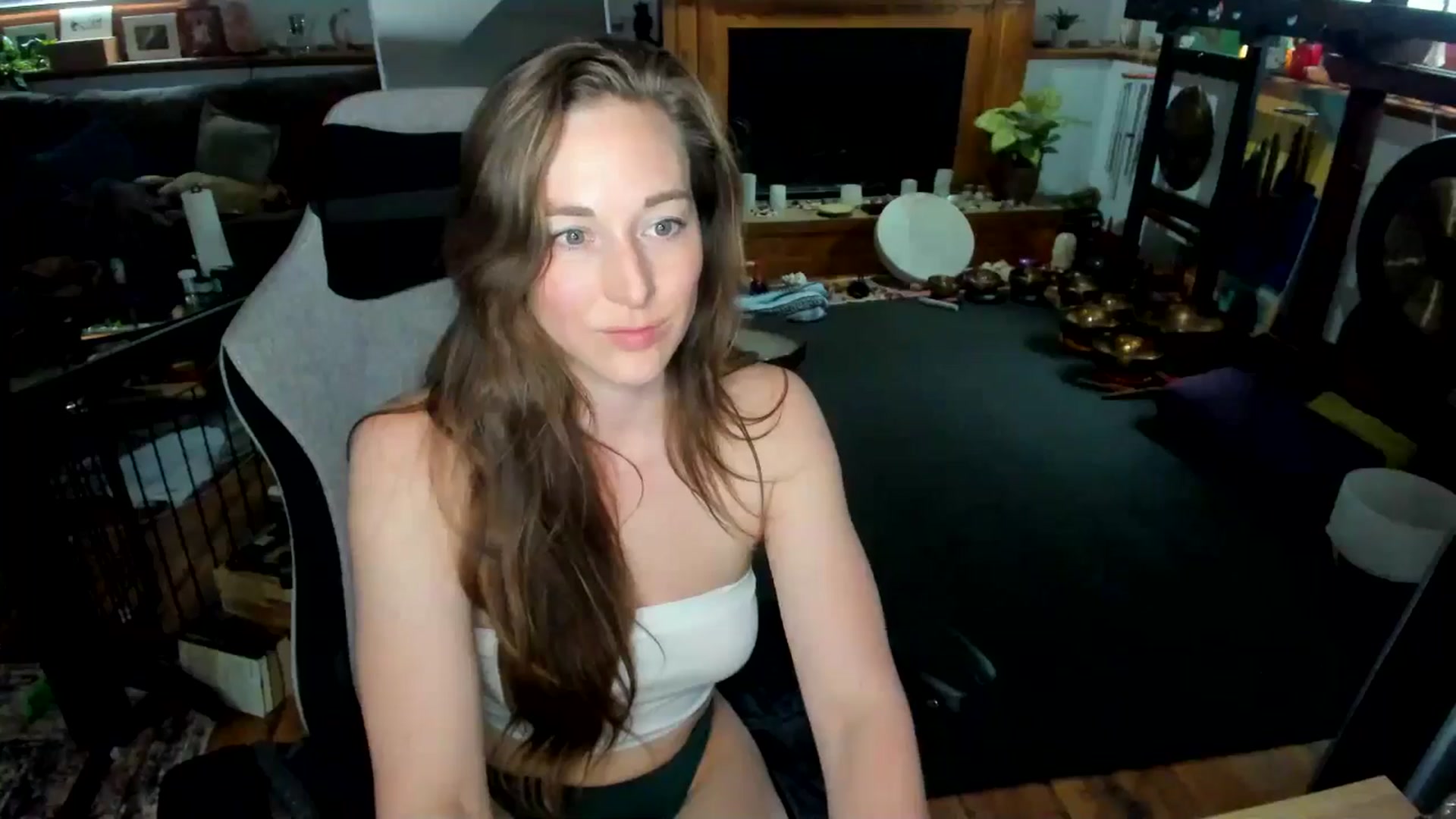 Gallery image thumbnail from She_is_Sam's myfreecams stream on, 04/17/2025, 19:19 image 15 of 20