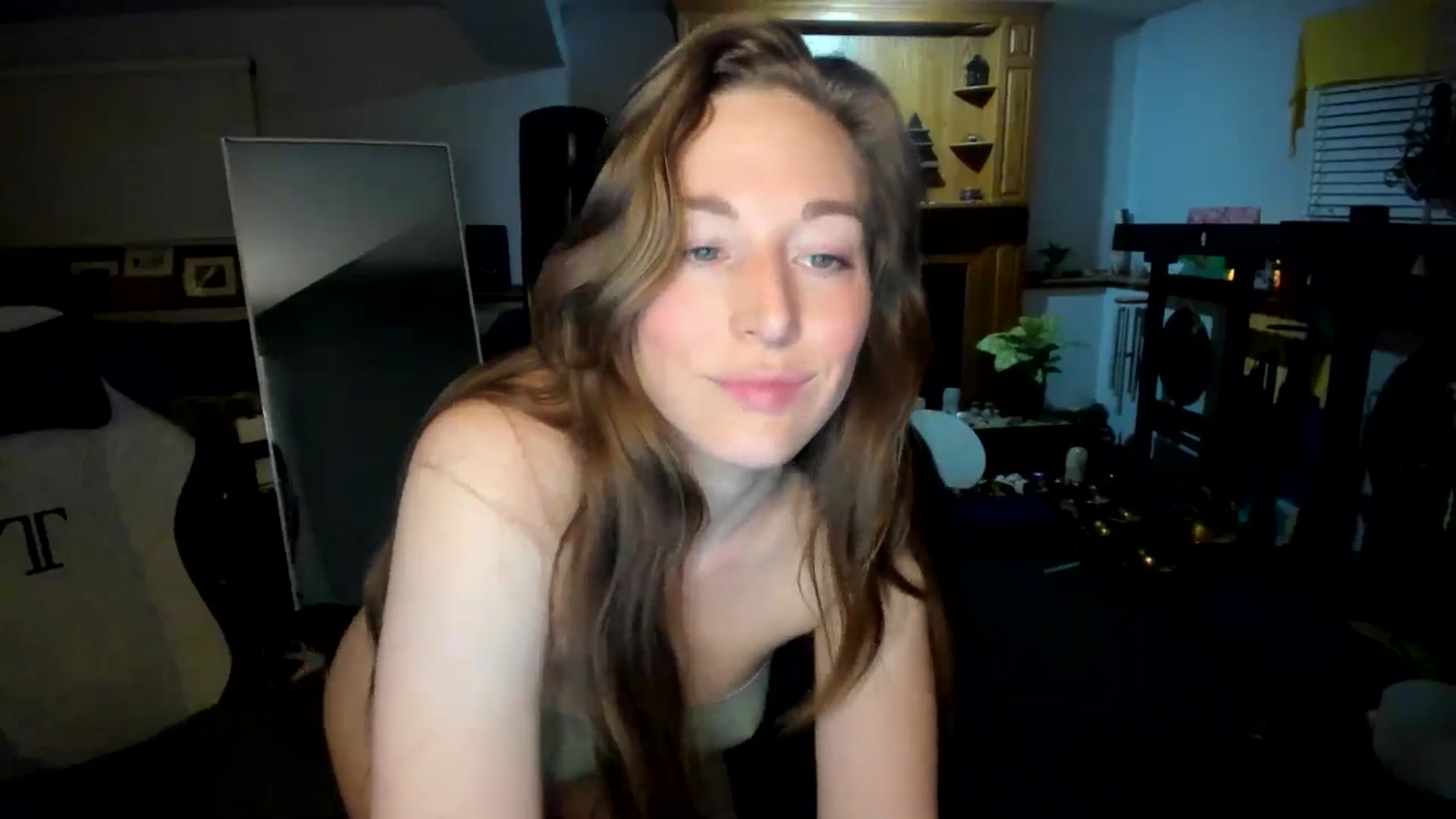 Gallery image thumbnail from She_is_Sam's myfreecams stream on, 04/20/2025, 04:28 image 4 of 20