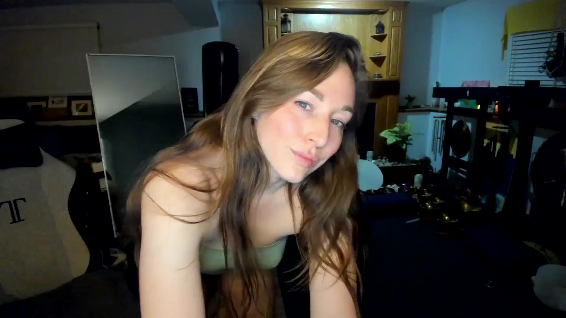 Gallery image thumbnail from She_is_Sam's myfreecams stream on, 04/20/2025, 04:28 image 6 of 20
