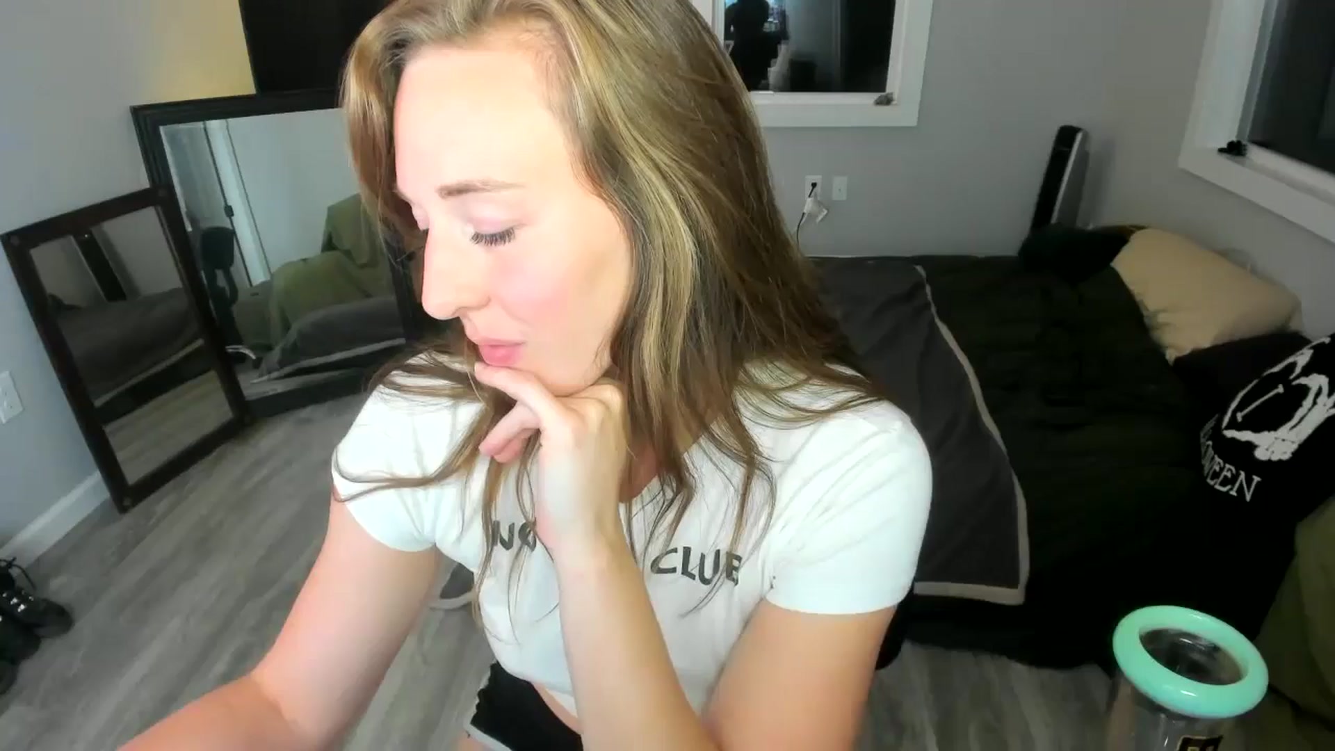 Gallery image thumbnail from She_is_Sam's myfreecams stream on, 10/25/2025, 04:14 image 2 of 20