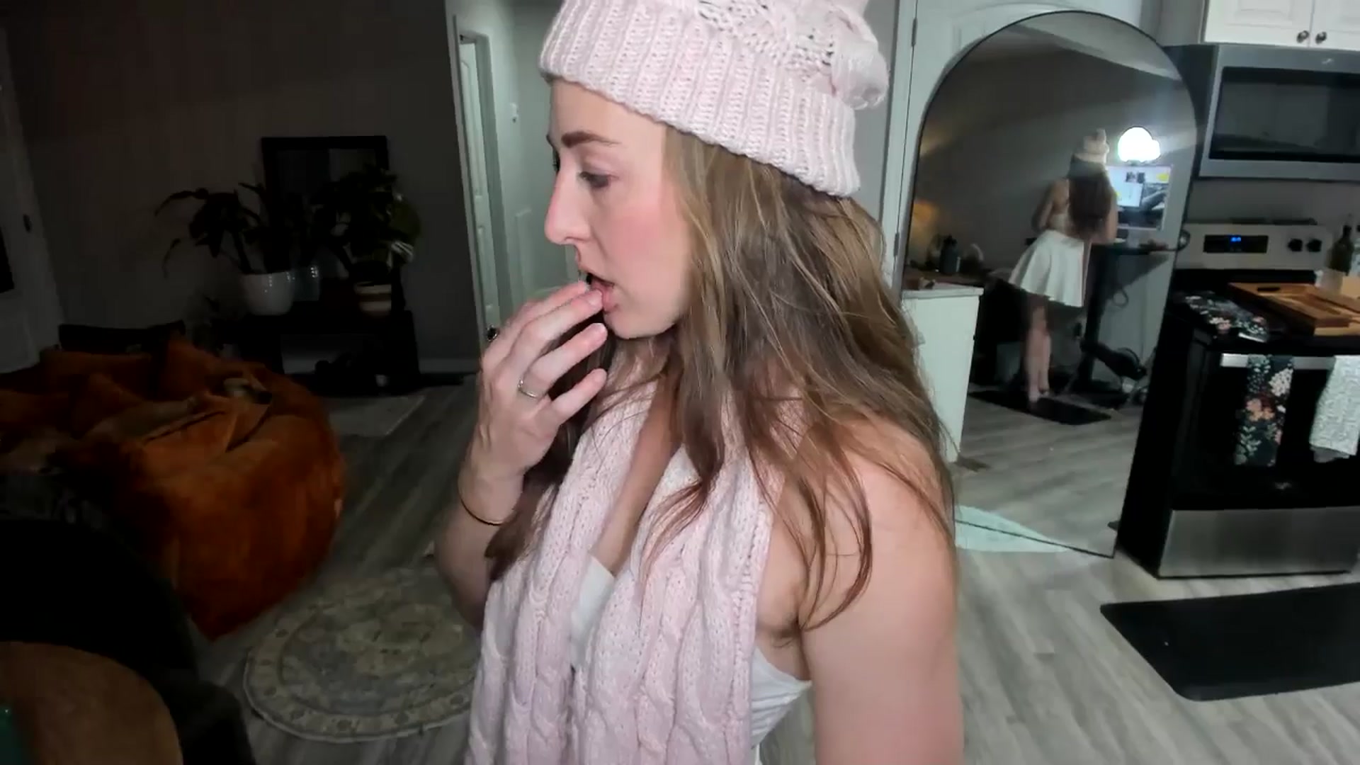 Gallery image thumbnail from She_is_Sam's myfreecams stream on, 12/21/2025, 03:32 image 16 of 20