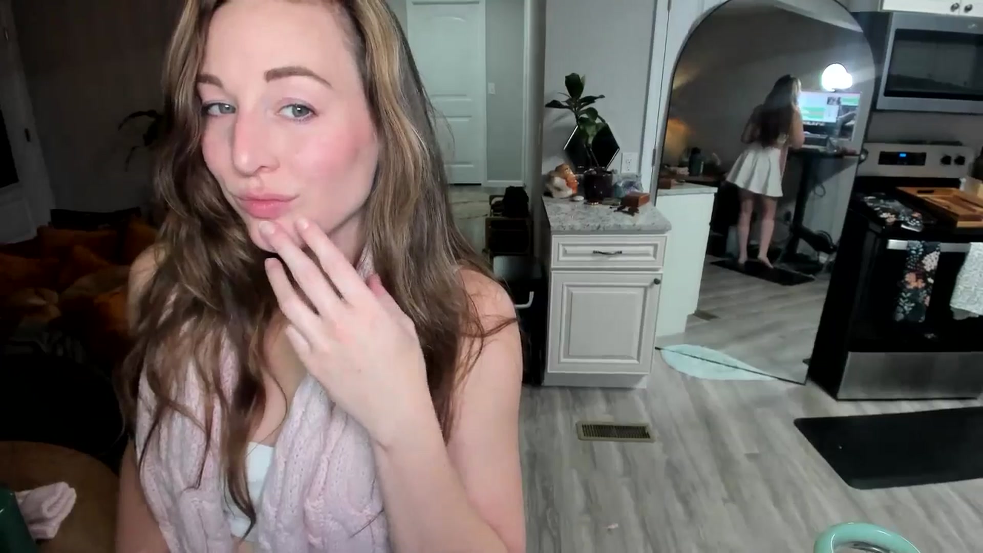 Gallery image thumbnail from She_is_Sam's myfreecams stream on, 12/21/2025, 03:32 image 8 of 20