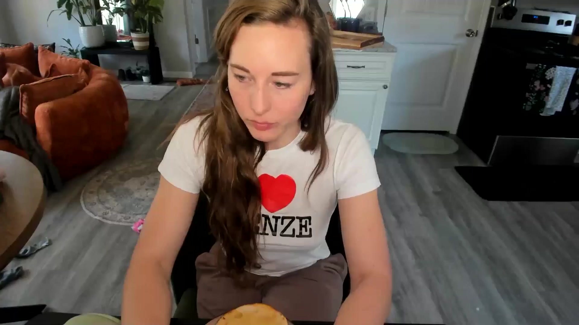 Gallery image thumbnail from She_is_Sam's myfreecams stream on, 12/21/2025, 17:36 image 14 of 20