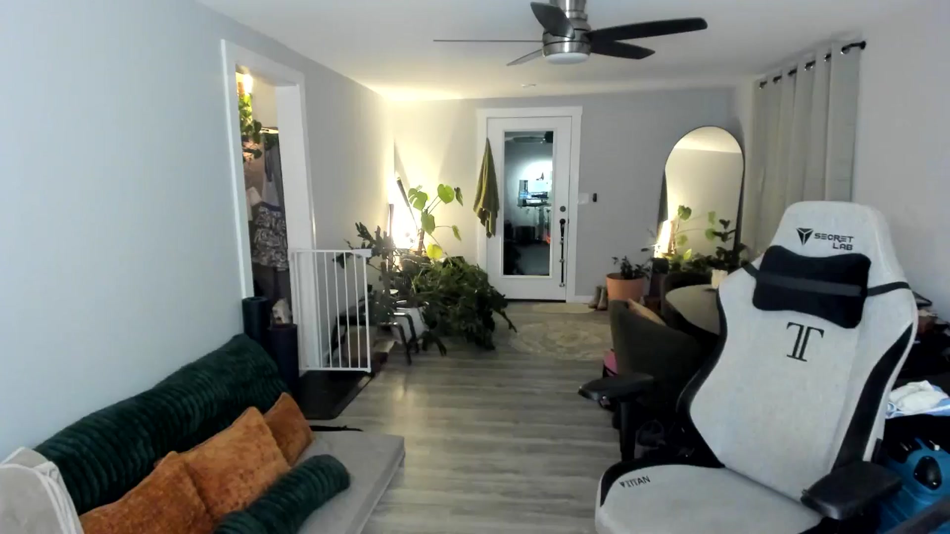 Gallery image thumbnail from She_is_Sam's myfreecams stream on, 02/04/2026, 04:51 image 2 of 20