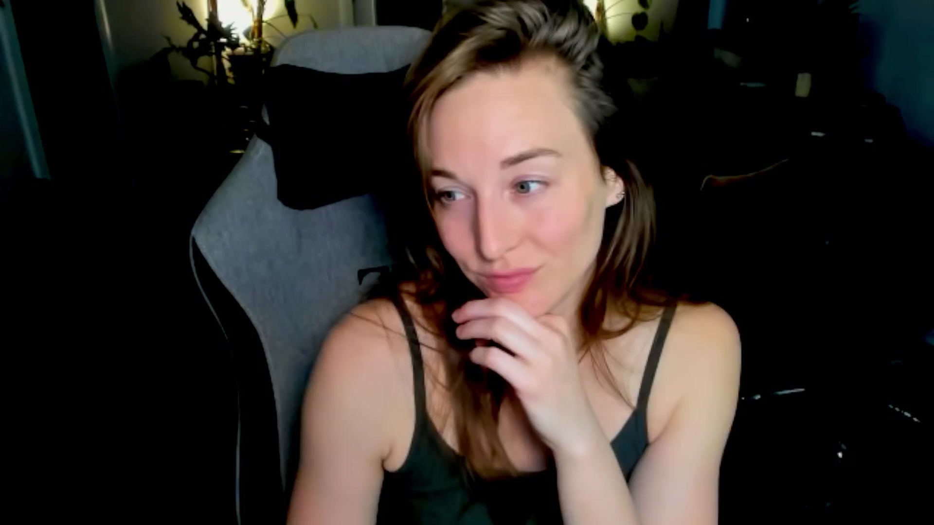 Gallery image thumbnail from She_is_Sam's myfreecams stream on, 02/23/2026, 03:51 image 17 of 20