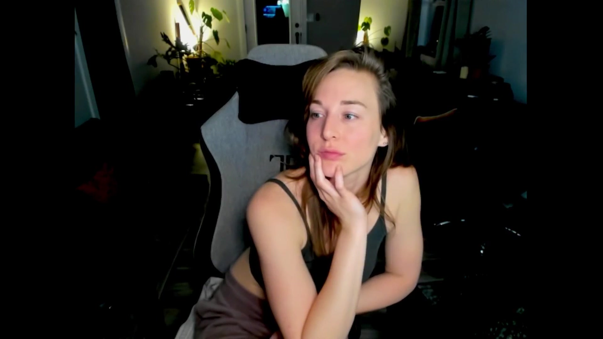 Gallery image thumbnail from She_is_Sam's myfreecams stream on, 02/23/2026, 04:15 image 15 of 20