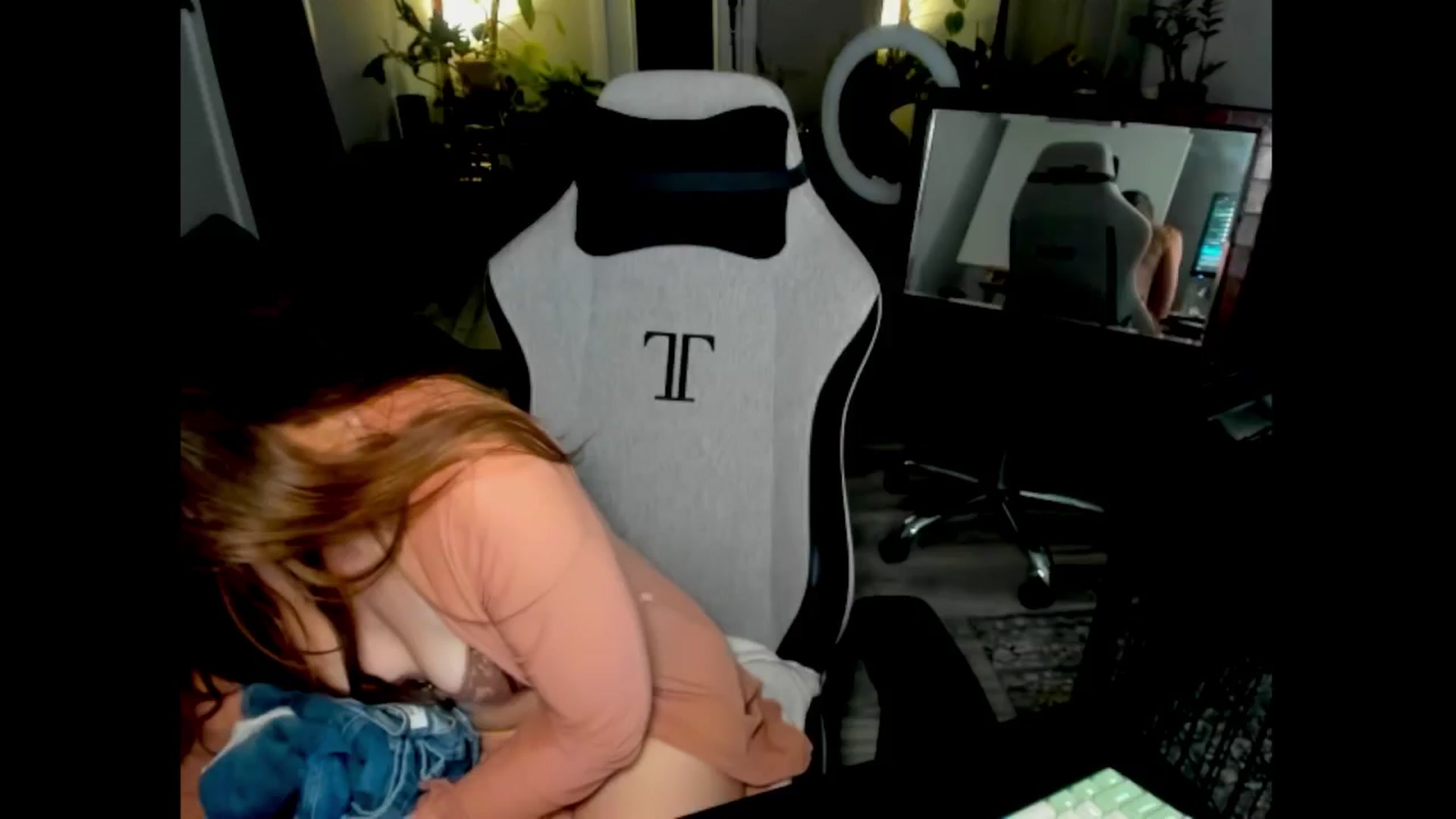 Gallery image thumbnail from She_is_Sam's myfreecams stream on, 02/25/2026, 04:31 image 19 of 20