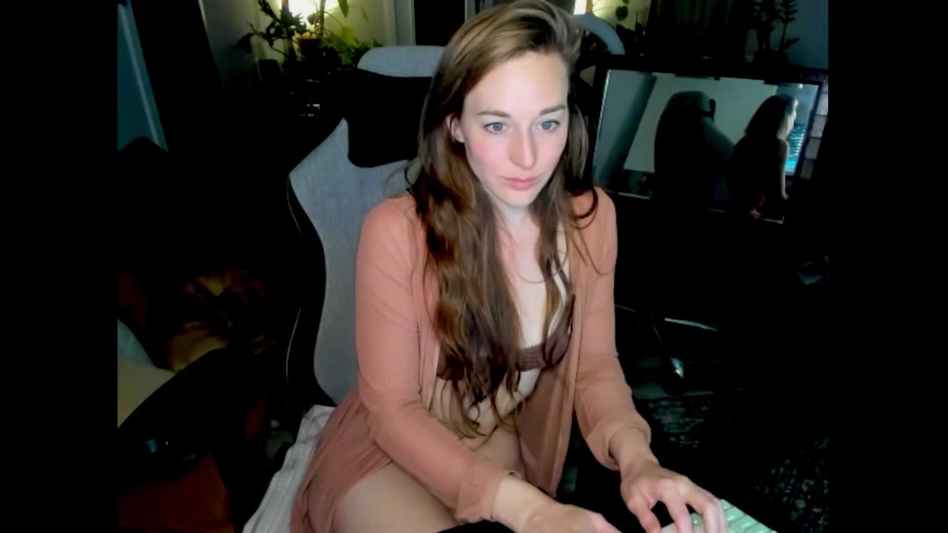 Gallery image thumbnail from She_is_Sam's myfreecams stream on, 02/25/2026, 04:31 image 18 of 20